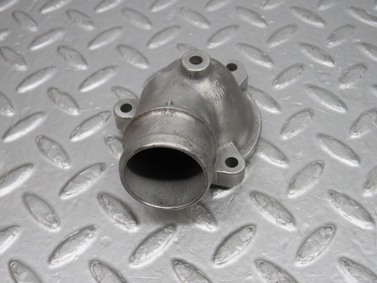 38109 Mercedes-Benz A124 320E Cabriolet Thermostat Housing 1032030274