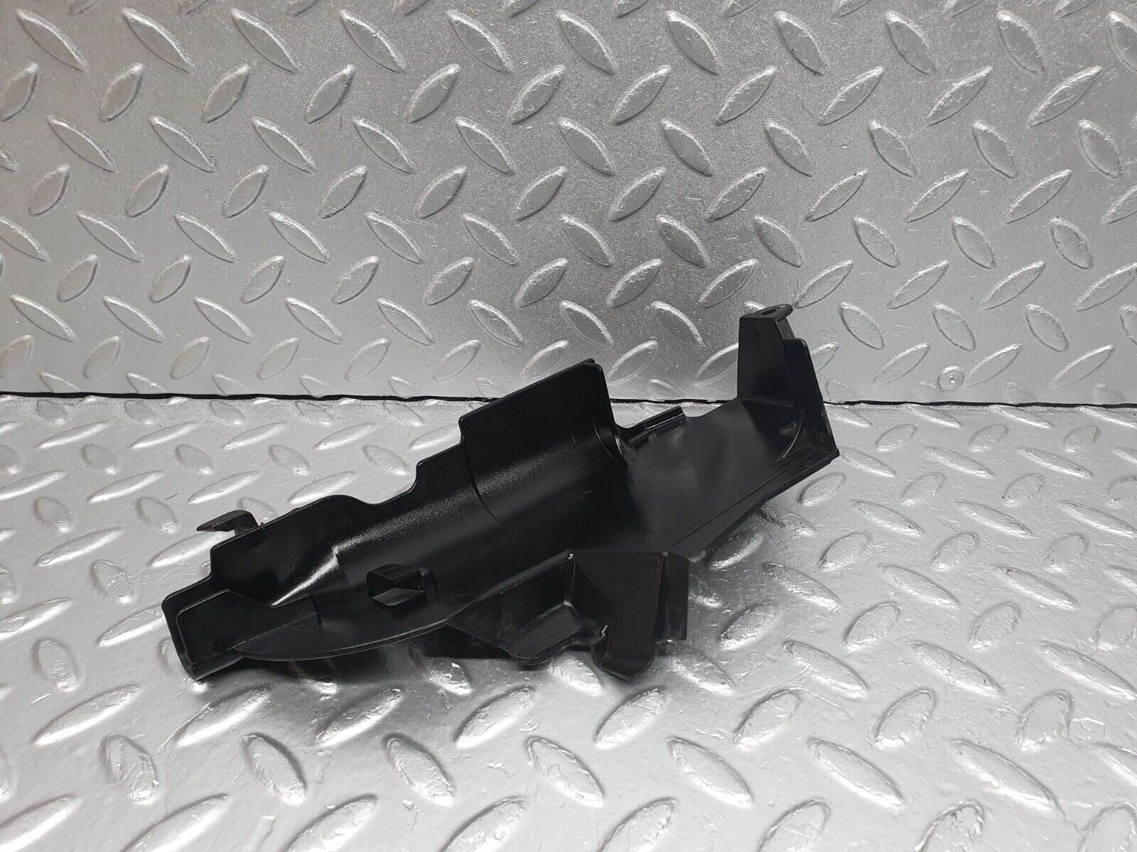 40906 Mercedes-Benz W126 300SE Front Left Door Lock Inner Cover 1267230308