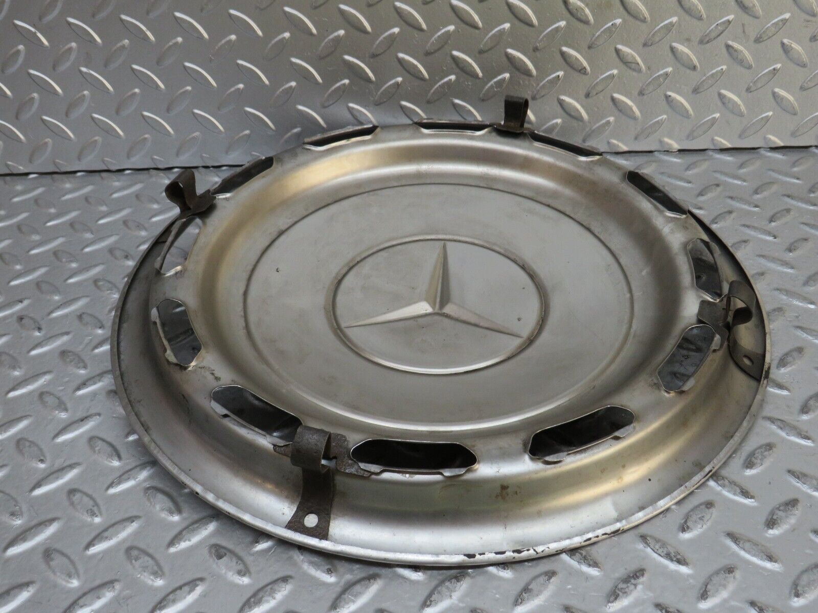 28410 Mercedes-Benz S123 240D Wagon Wheel Trim Hub Cap 14"
