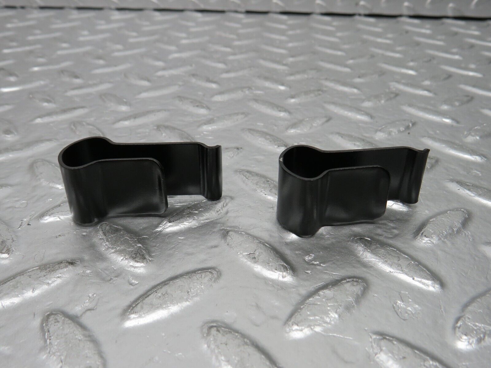 30394 Mercedes-Benz W124 230E Radiator Fan Shroud Holder Pair 2015040046