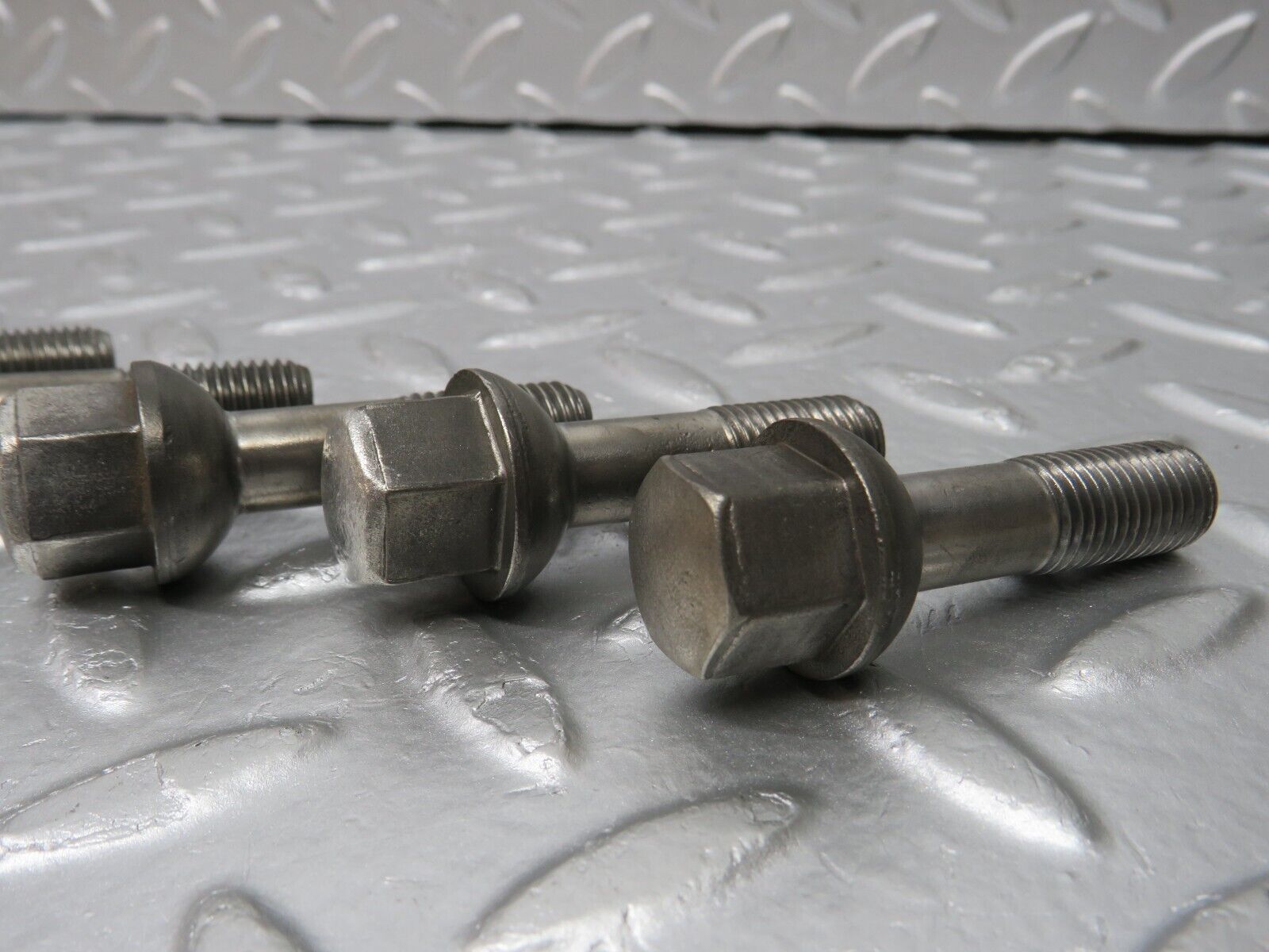 32640 Mercedes-Benz 5x Alloy Wheel Lug Bolt M12x1.5