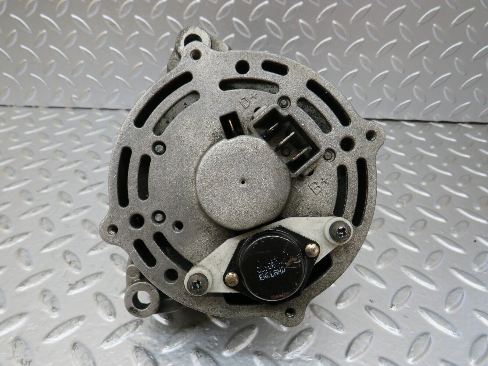 25367 Mercedes-Benz W201 190D Alternator Generator