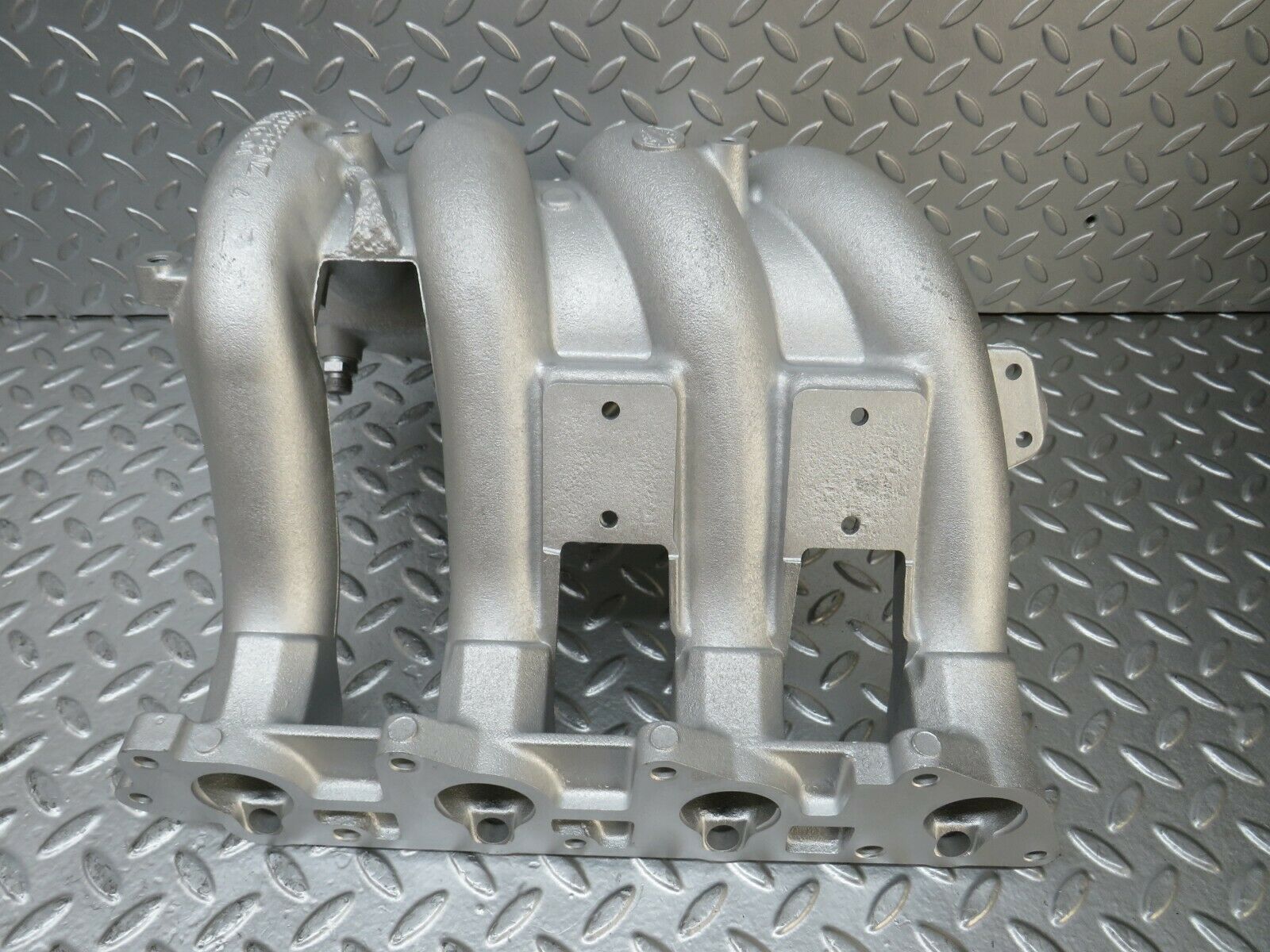 24332 Mercedes-Benz S124 220TE Wagon Intake Manifold 1111411201