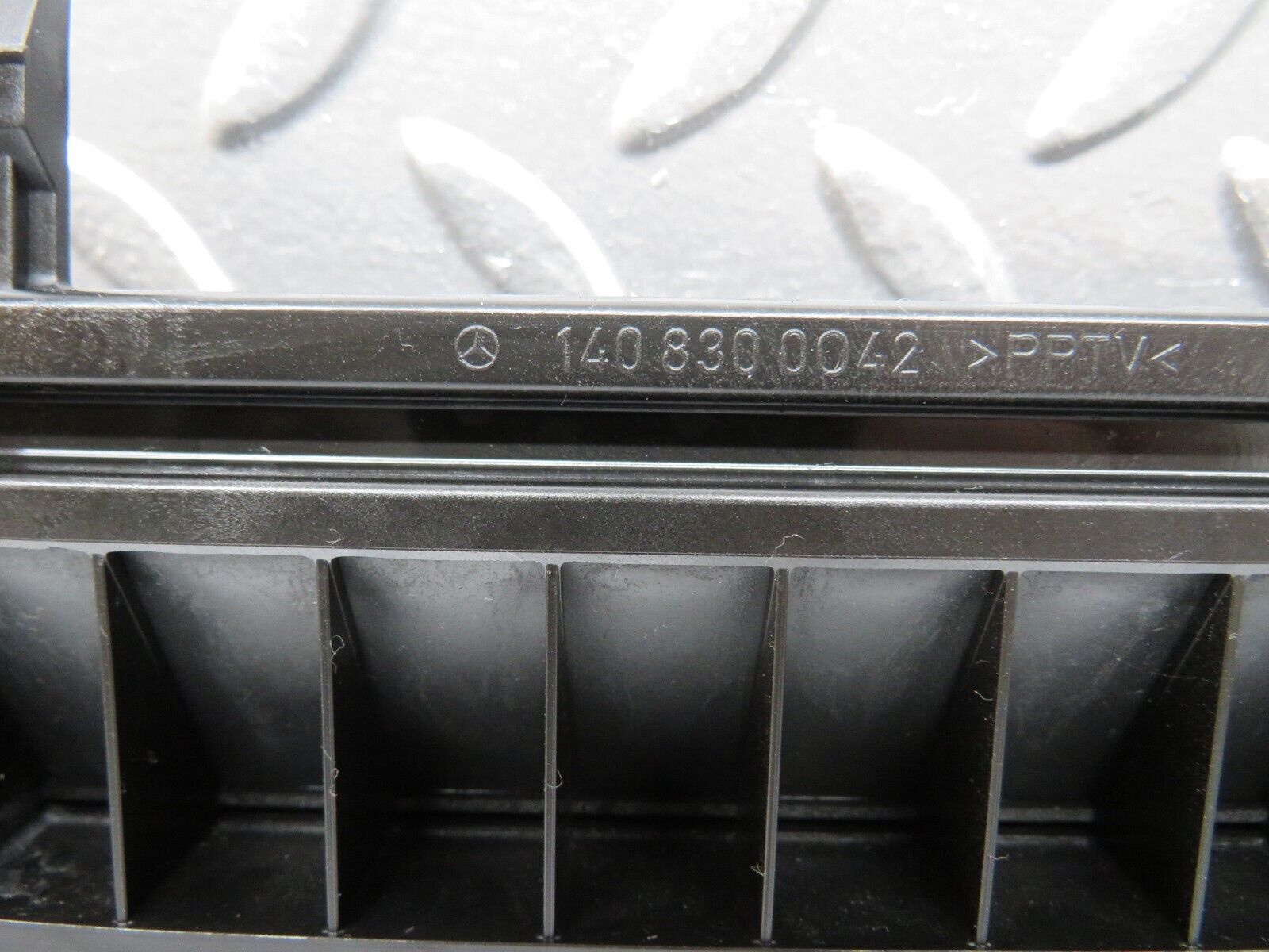 24626 Mercedes-Benz W140 S320 Trunk Boot Air Vent Grill Pair 1408300042