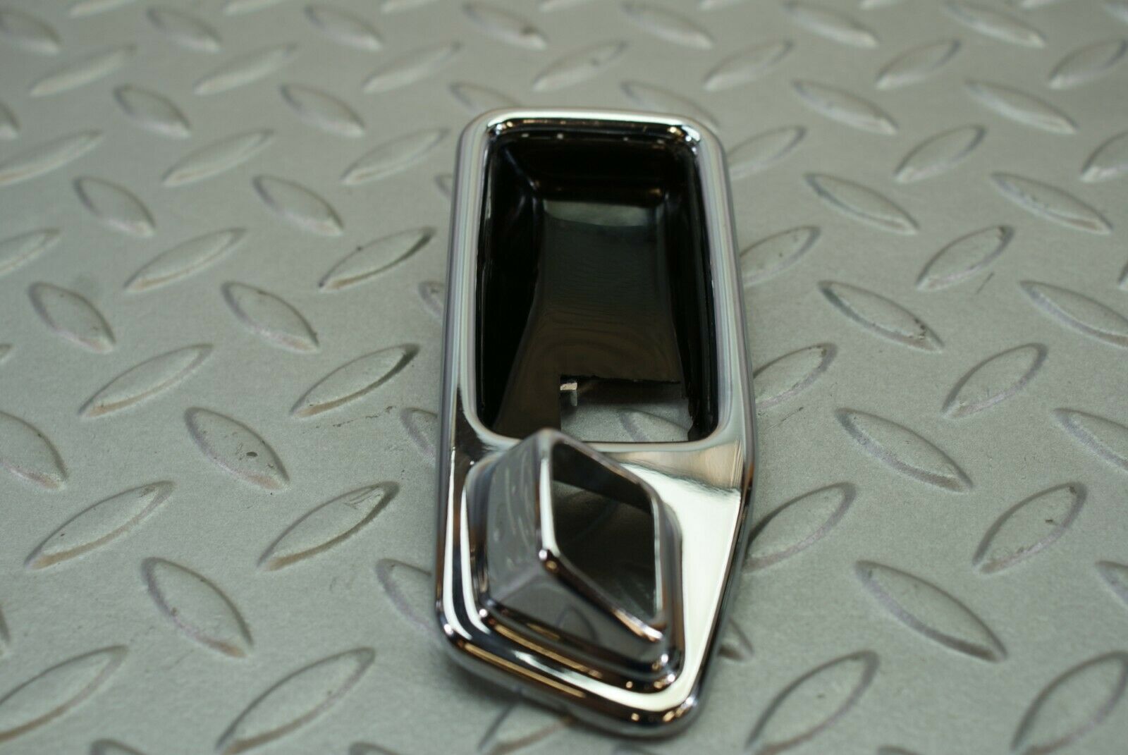 2753 Mercedes-Benz C123 280CE Coupe Chrome Frame For Door Opener Left 1167660111