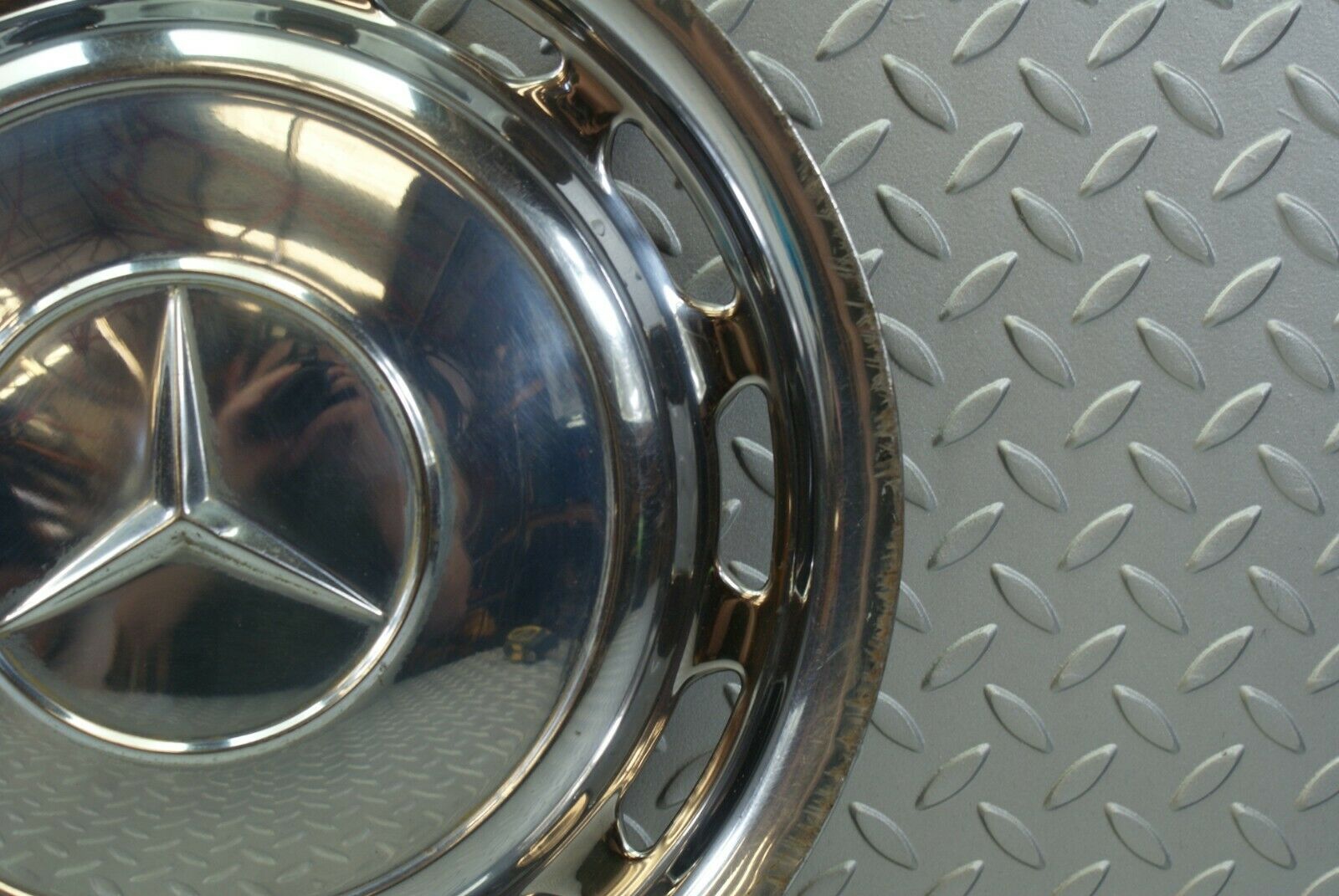 3131 Mercedes-Benz C107 350SLC Coupe Coupe Wheel Trim Hub Cap 14