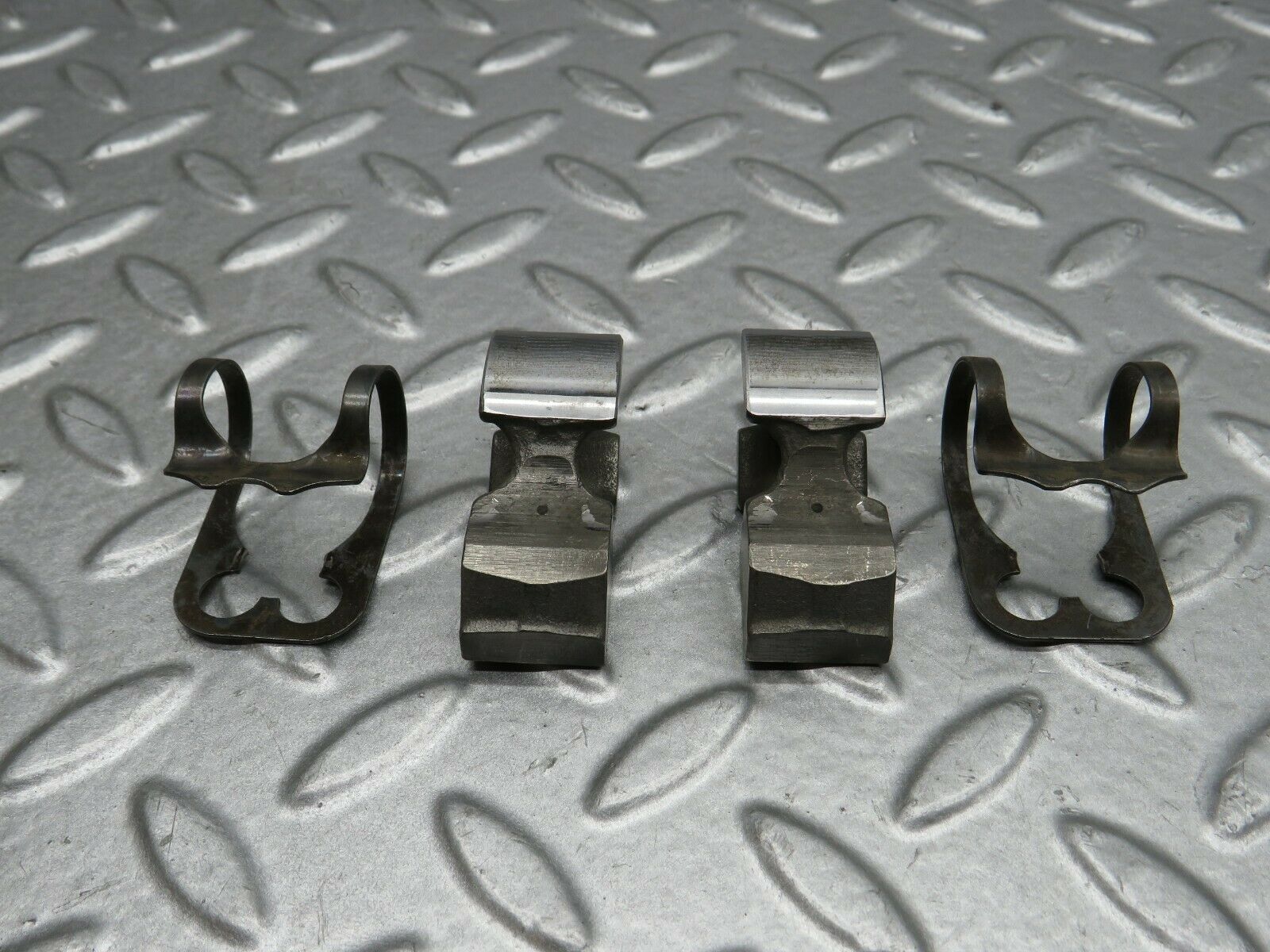 22286 Mercedes-Benz S123 280TE Wagon Valve Rocker Arm With Retaining Spring