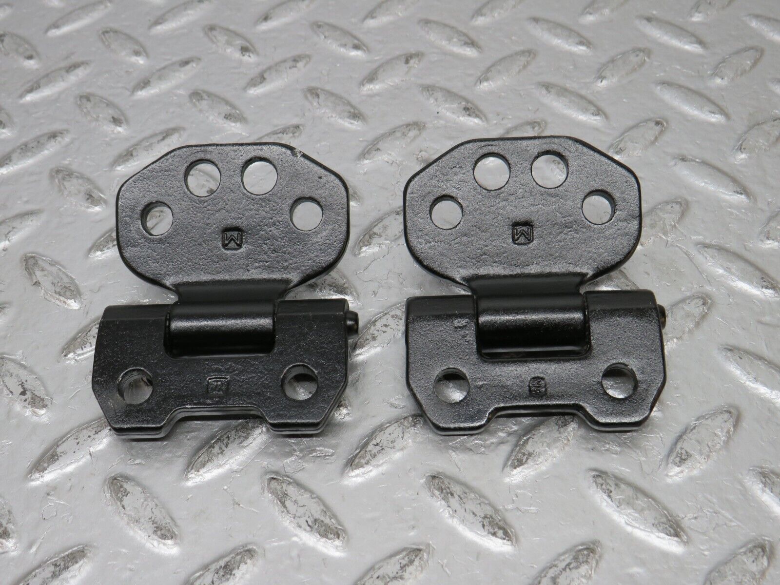 31533 Mercedes-Benz S124 220TE Wagon Door Hinge Right Side