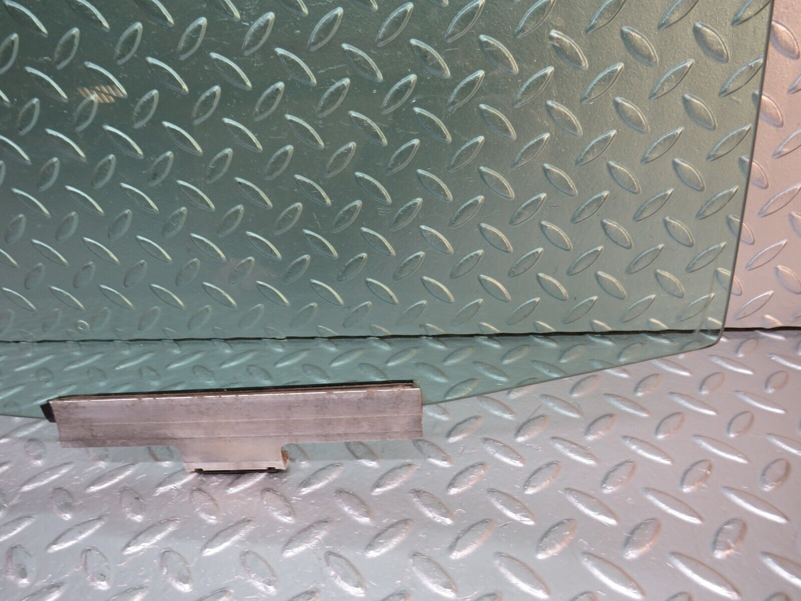 30421 Mercedes-Benz W124 230E Rear Left Door Window Glass