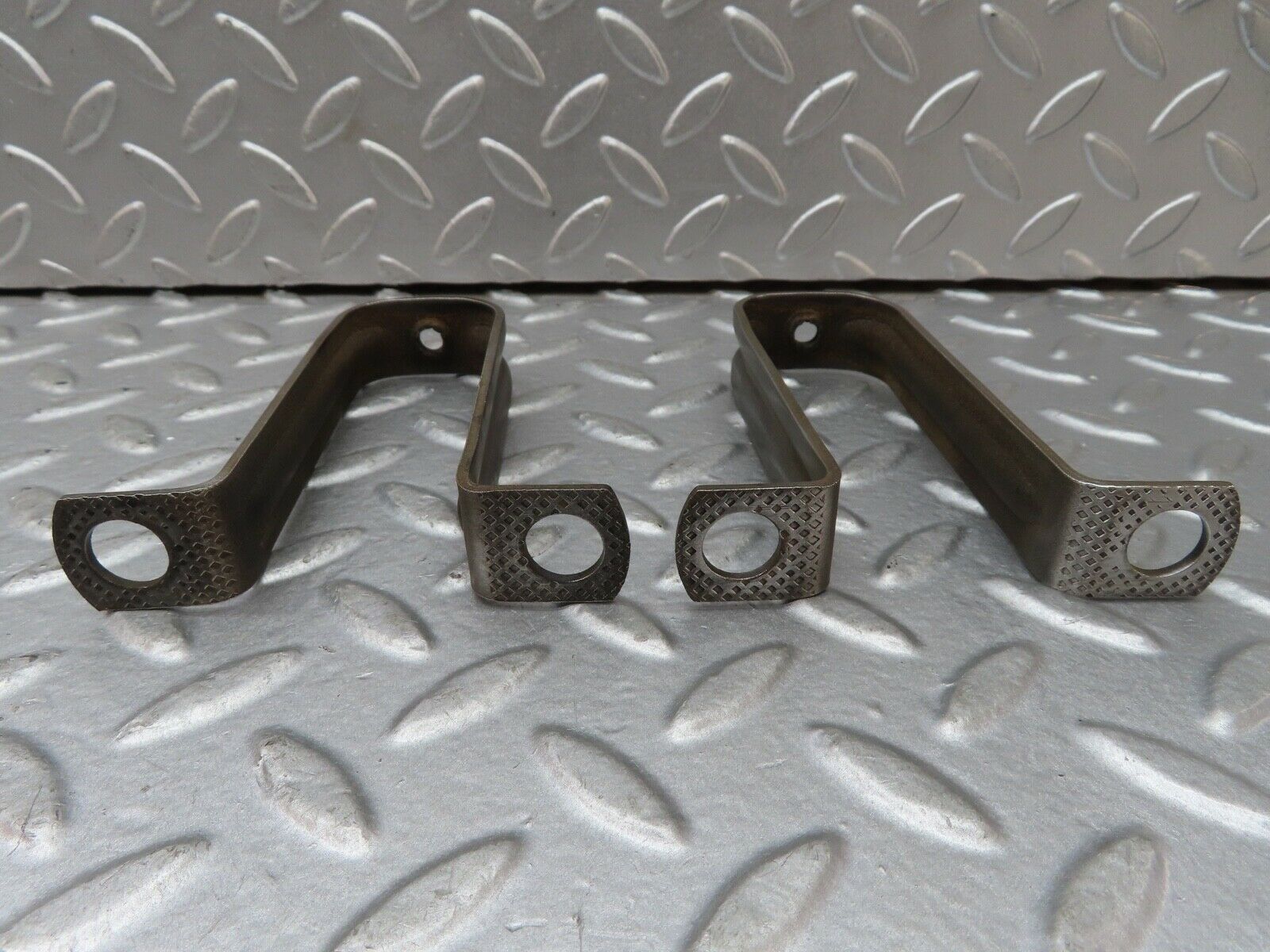 18733 Mercedes-Benz W120 W121 Ponton Valve Cover Support