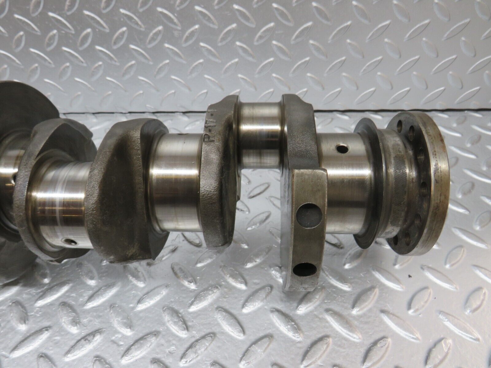 32929 Mercedes-Benz W123 300D Crankshaft OM617.912 6170310401
