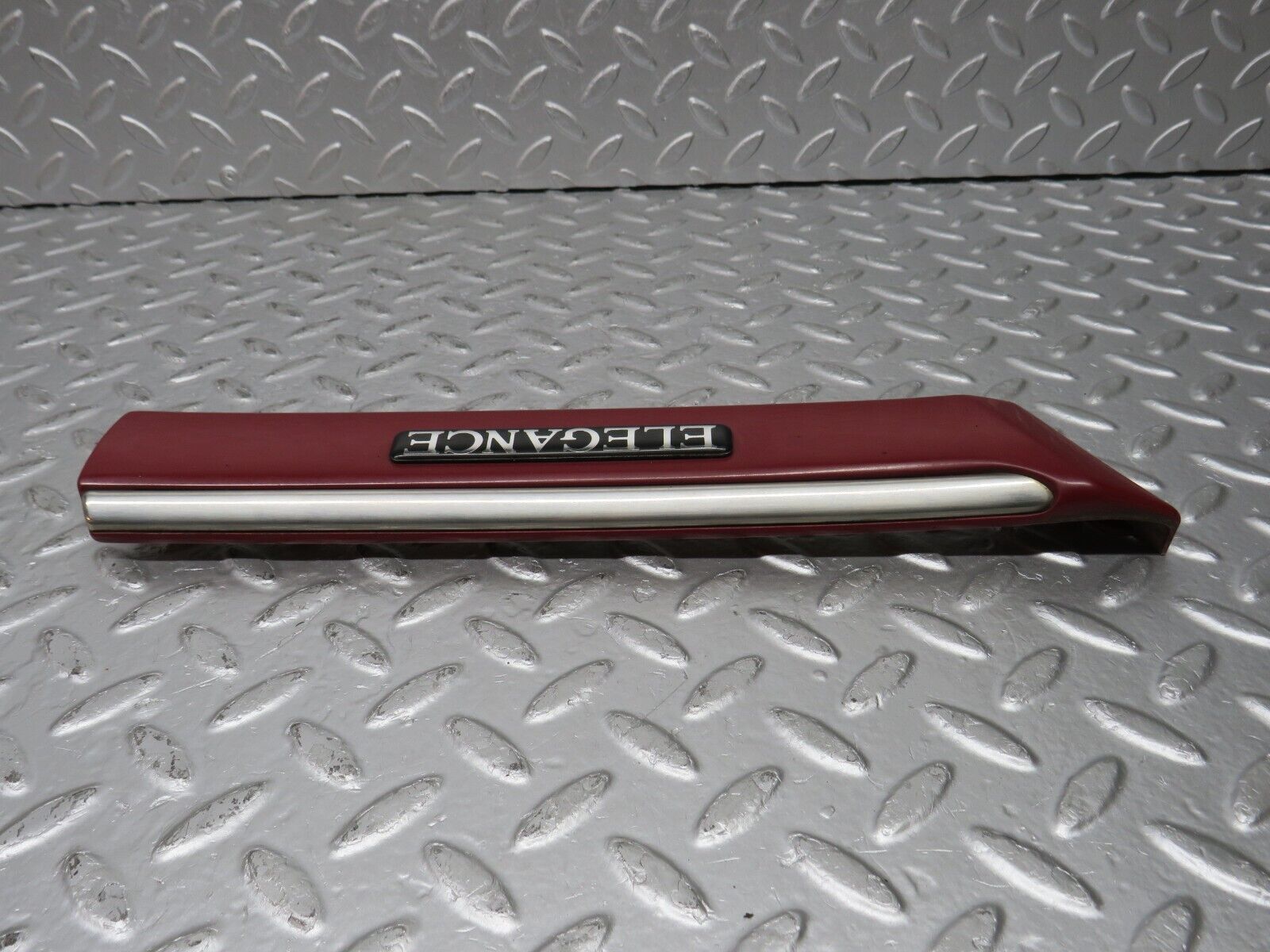 33497 Mercedes-Benz W202 C180 Front Left Fender Wing Centre Moulding 2026902762