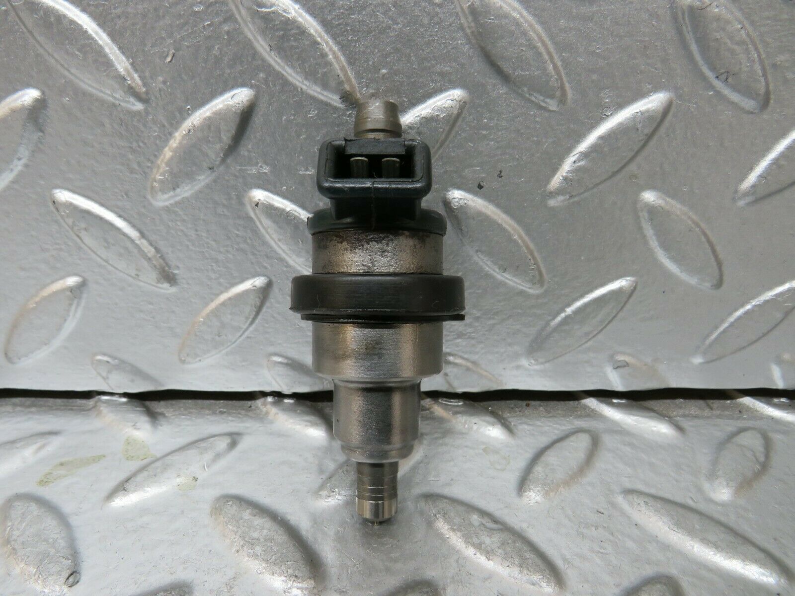 23668 Mercedes-Benz W114 280E Fuel Injector Bosch 0280150014