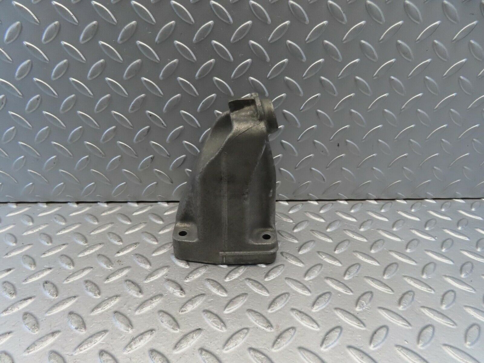 11279 Mercedes-Benz W221 S320 Engine Mount Bracket Left Side 6422230404