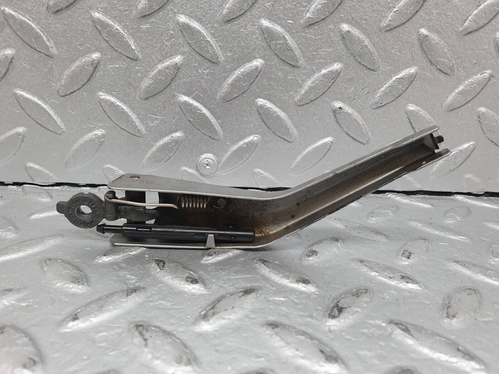 41074 Mercedes-Benz W126 300SE Headlight Wiper Arm Bosch Right Side