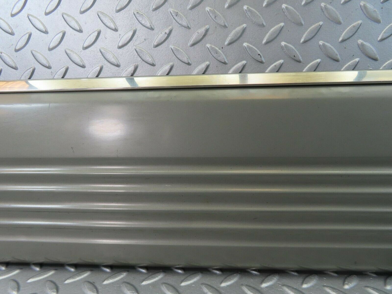 8872 Mercedes-Benz W126 Front Left Door Moulding 1266900340