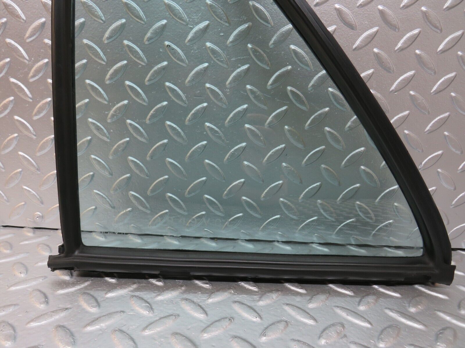 25468 Mercedes-Benz W123 200 Rear Left Quarter Window 1237350124