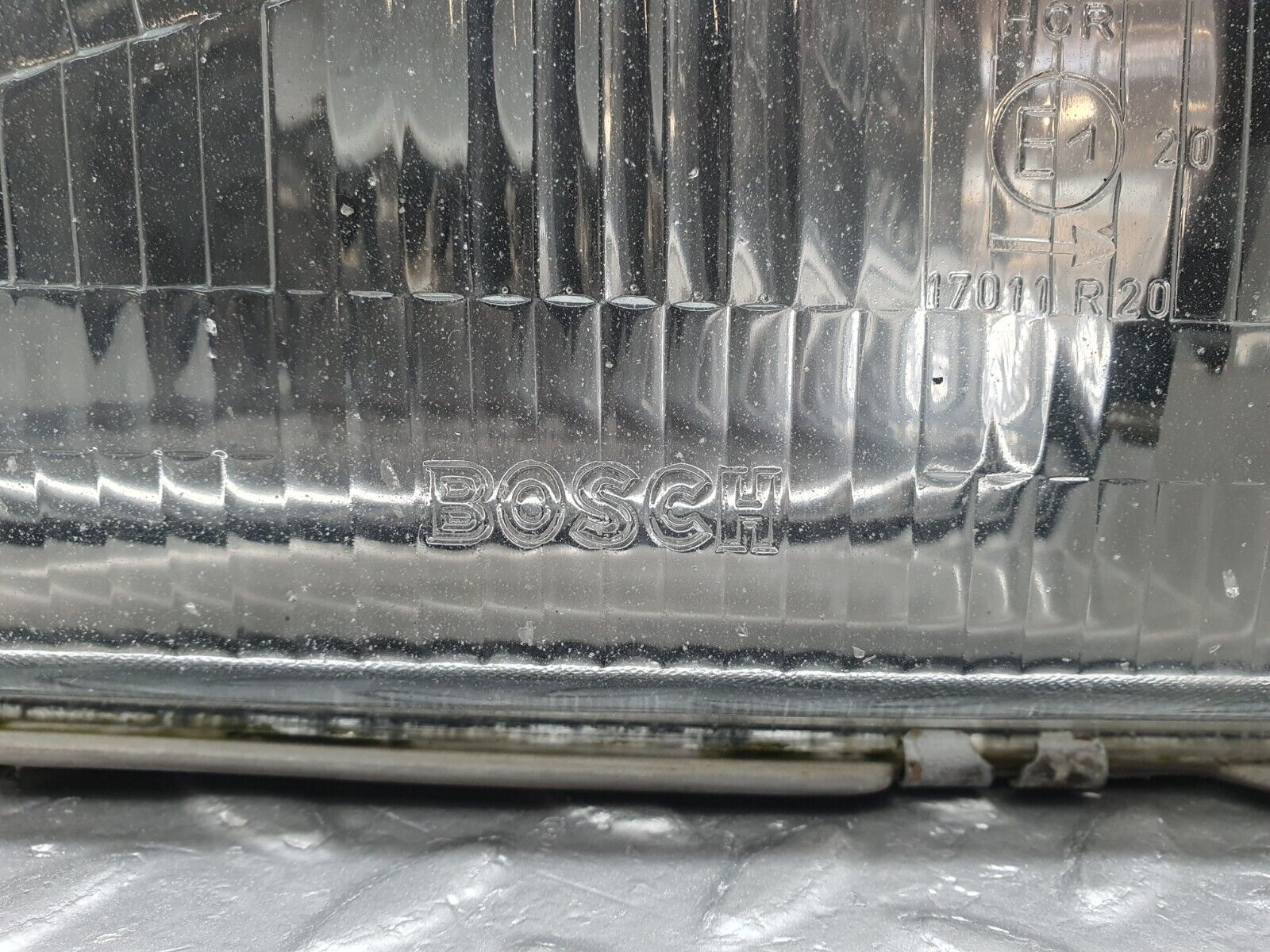 41013 Mercedes-Benz W126 300SE Headlight Right Side Bosch 1268209361 030106570