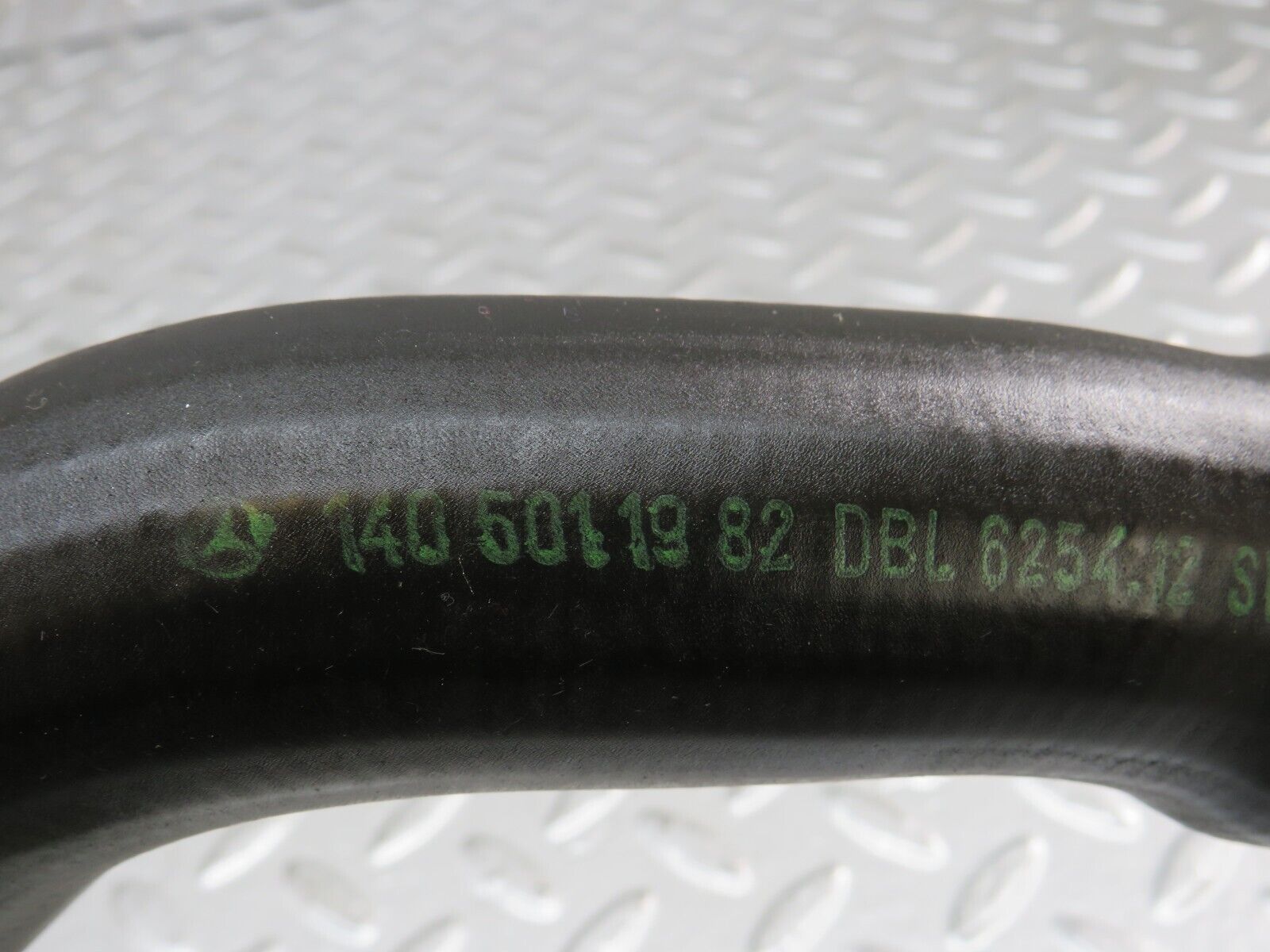 24854 Mercedes-Benz W140 S320 Radiator Hose Pipe 1405011982