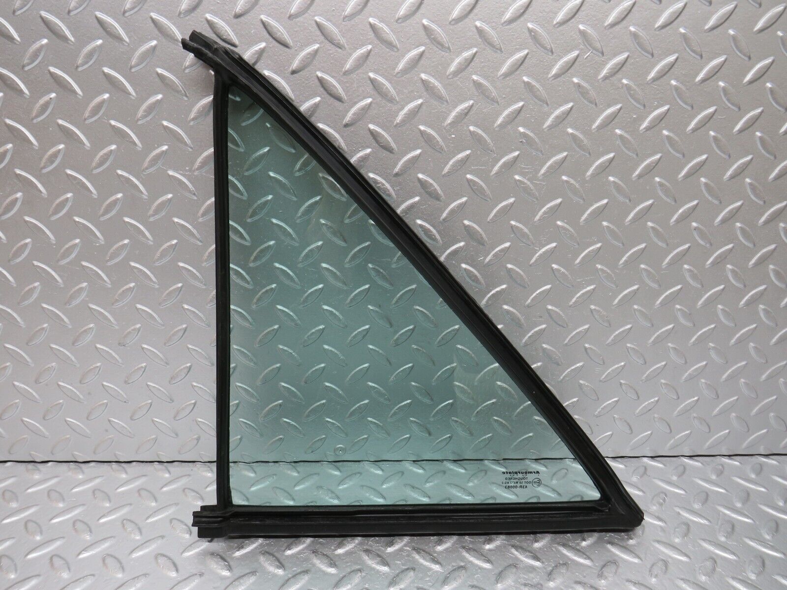 33140 Mercedes-Benz W126 Rear Right Quarter Window Glass