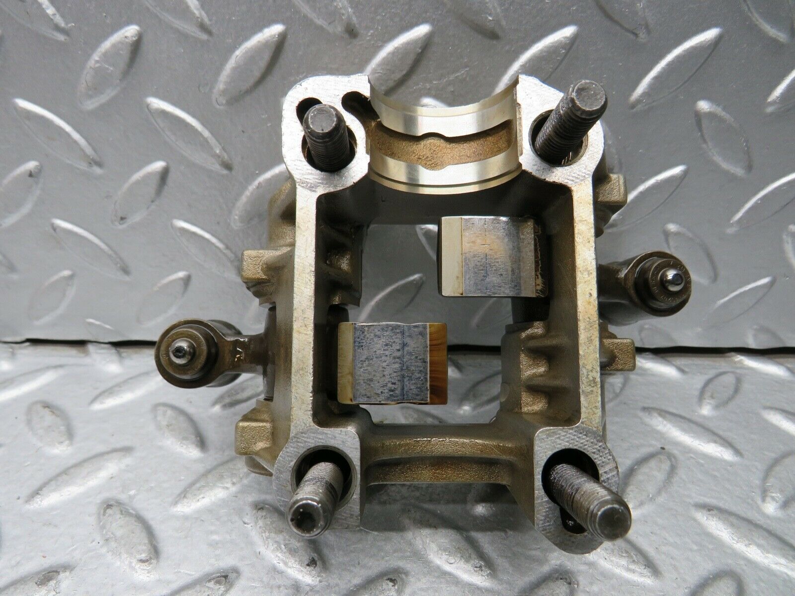 21741 Mercedes-Benz W126 300SE Rocker Arms Camshaft Bearing Block 1030510610