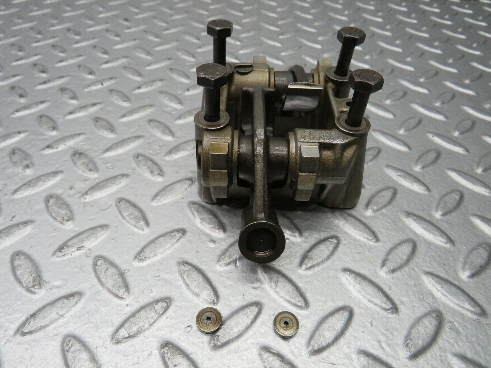 21741 Mercedes-Benz W126 300SE Rocker Arms Camshaft Bearing Block 1030510610