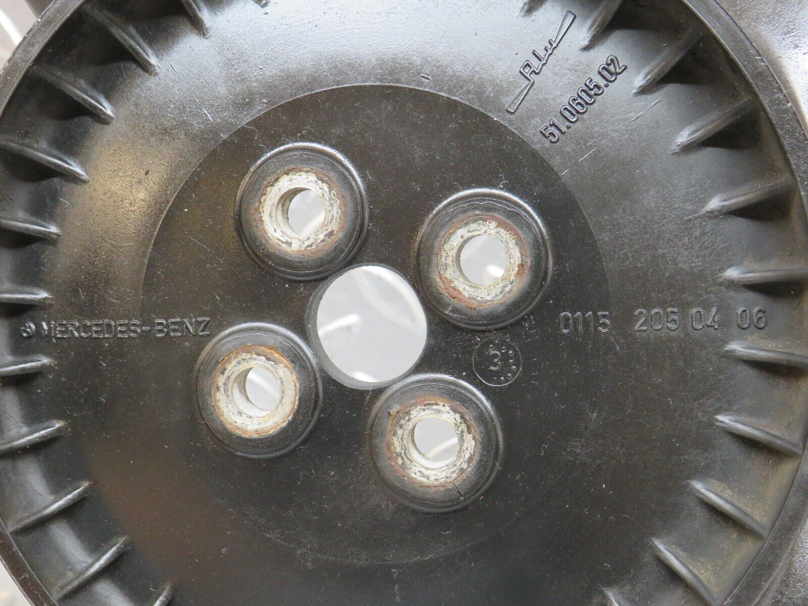 28438 Mercedes-Benz S123 240D Wagon Engine Cooling Fan 01152050406