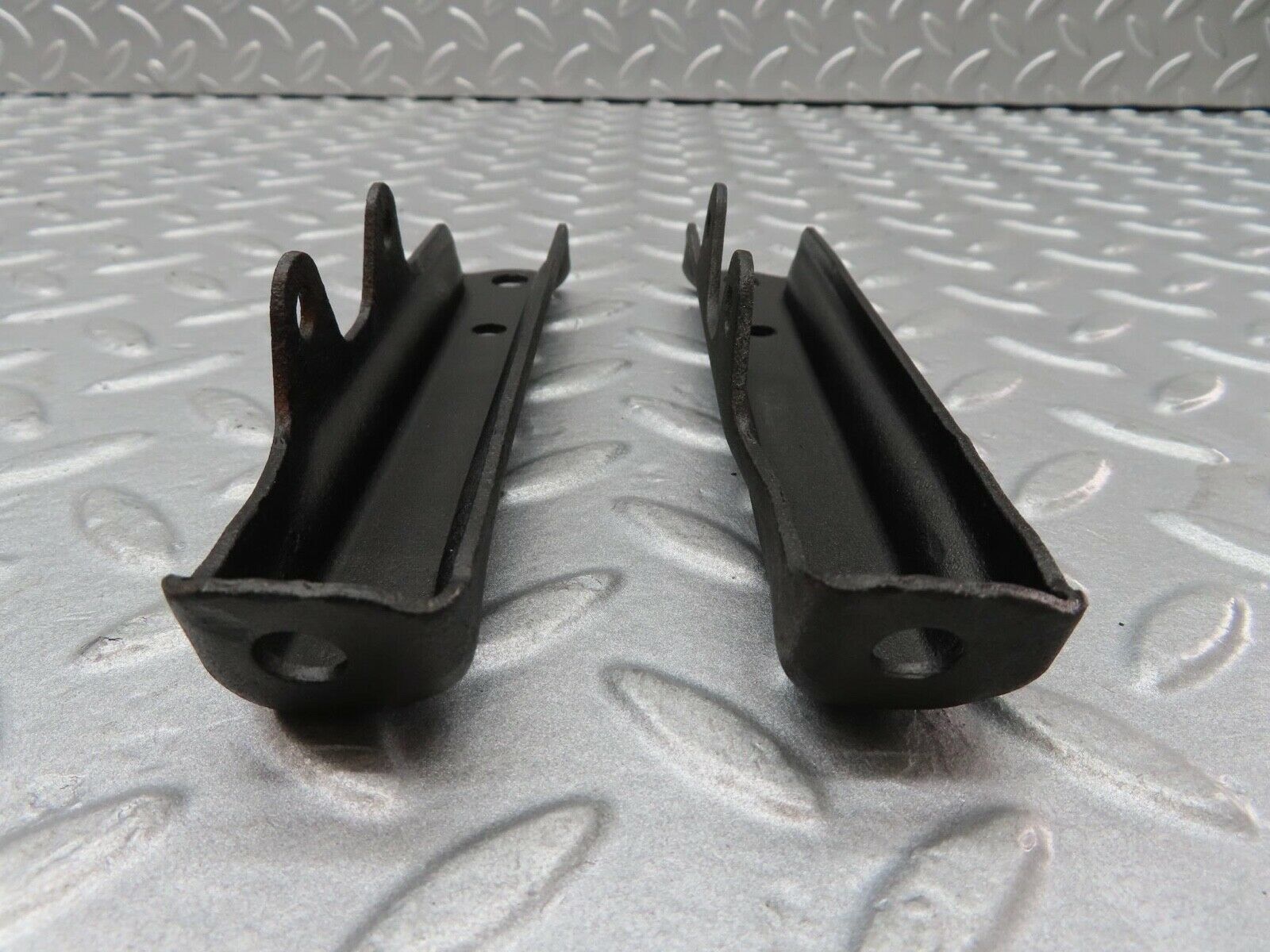 16495 Mercedes-Benz W124 260E Air Intake Manifold Bracket