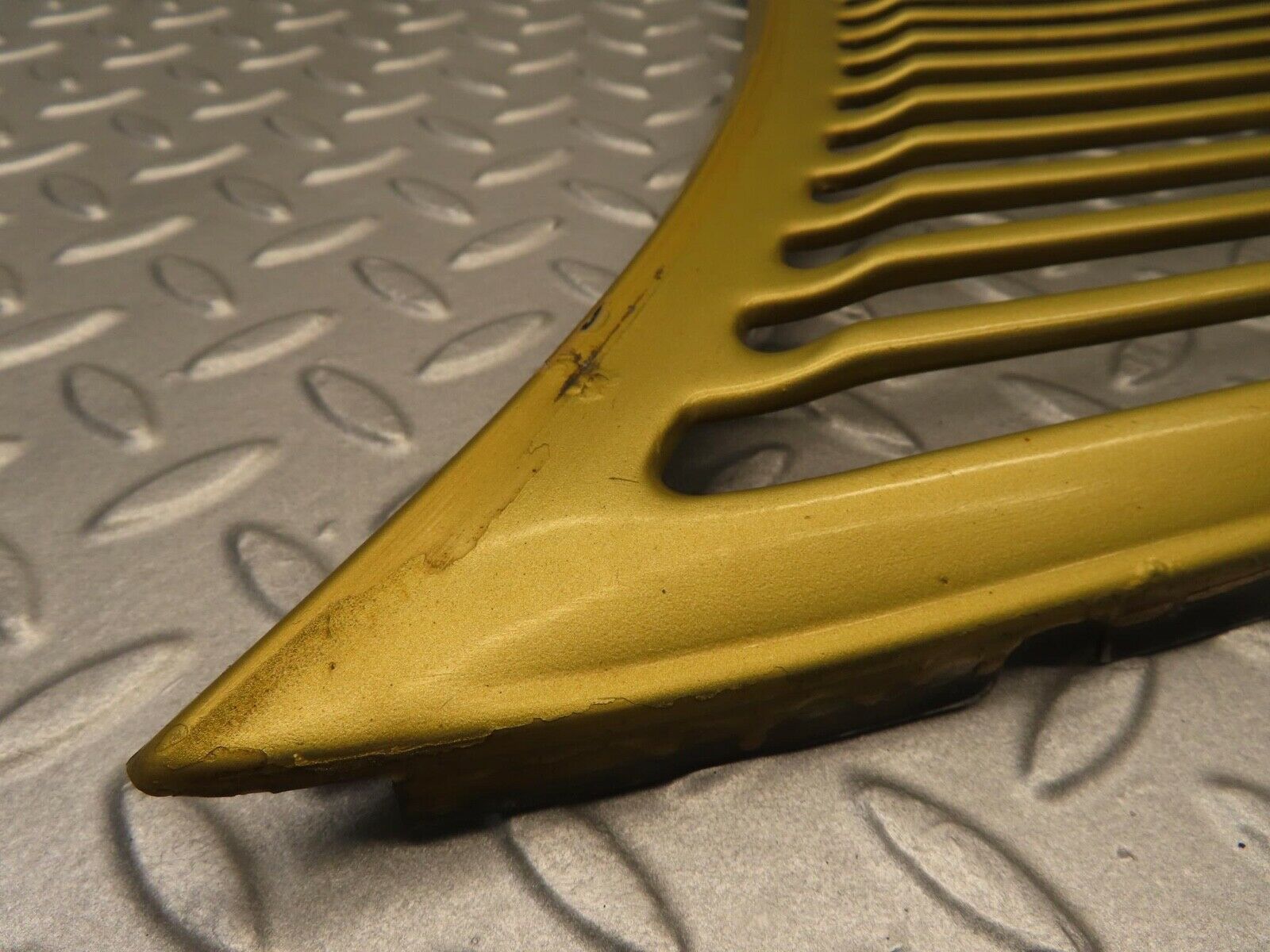 11814 Mercedes-Benz R107 450SL Air Intake Grill Right Side