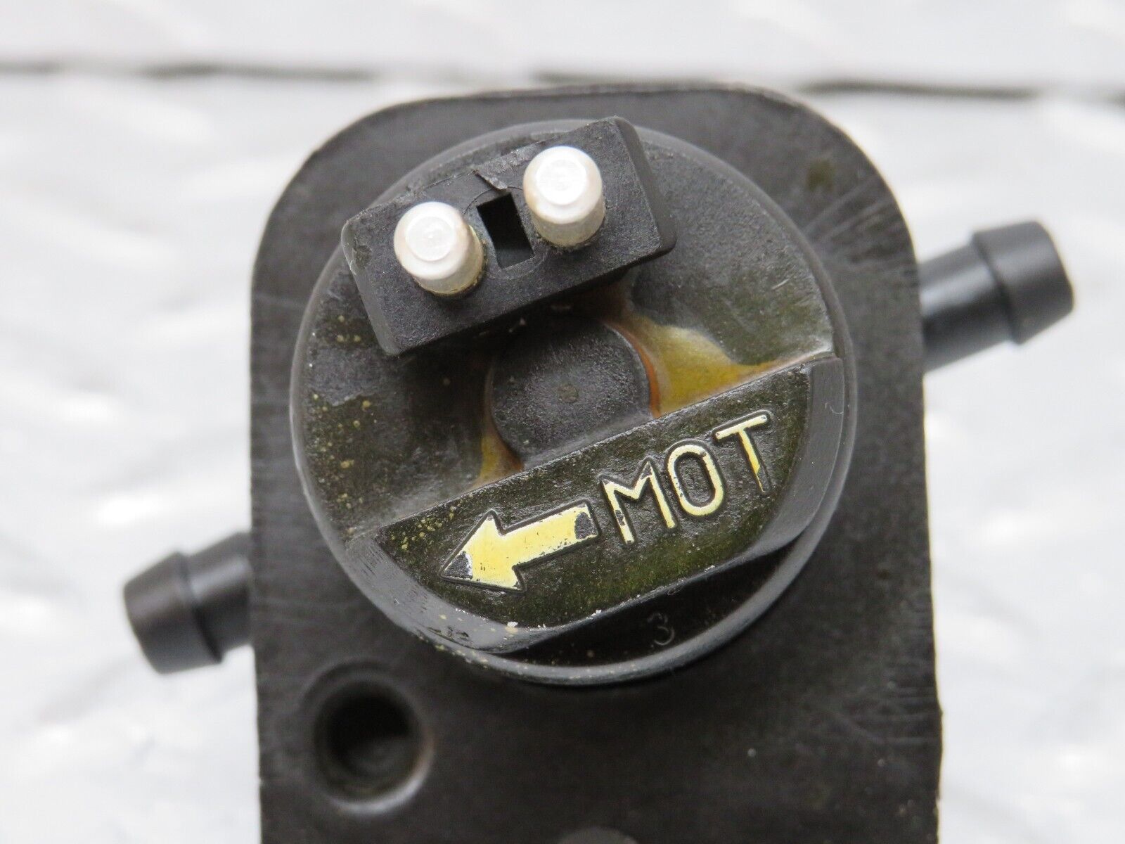 37756 Mercedes-Benz A124 320E Cabriolet Fuel Regeneration Vacuum Valve 0011408060 1201411240