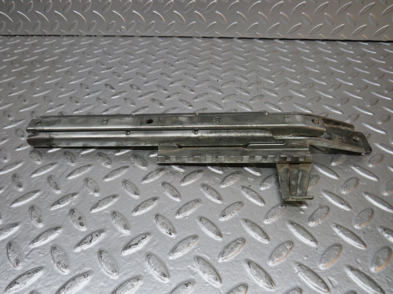 31173 Mercedes-Benz W123 230E Front Right Seat Rail