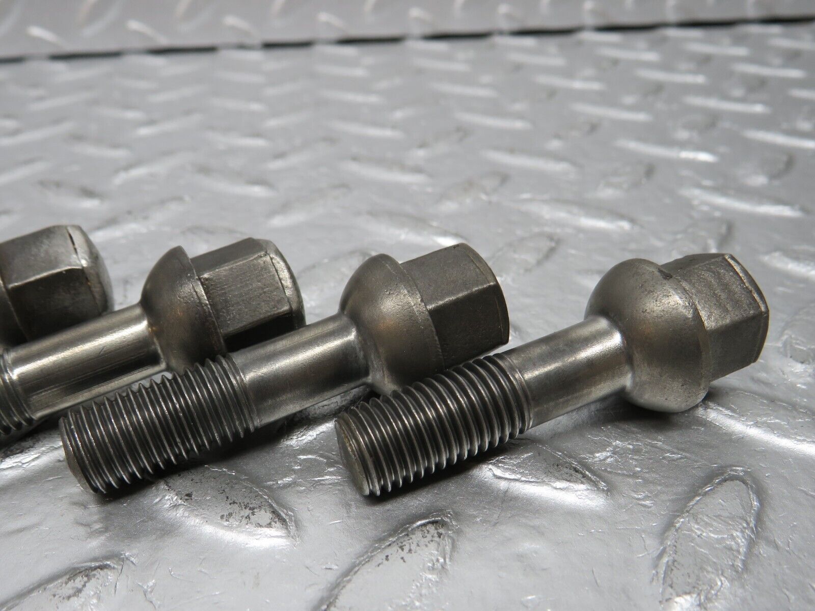 32638 Mercedes-Benz 5x Alloy Wheel Lug Bolt M12x1.5