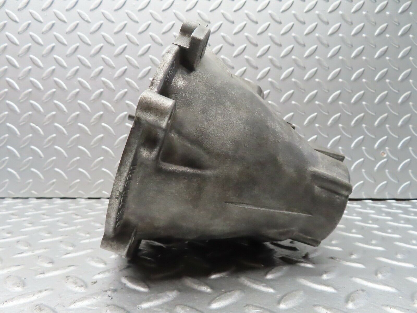 19772 Mercedes-Benz W123 722.122 Automatic Gearbox Rear Housing 1152709311