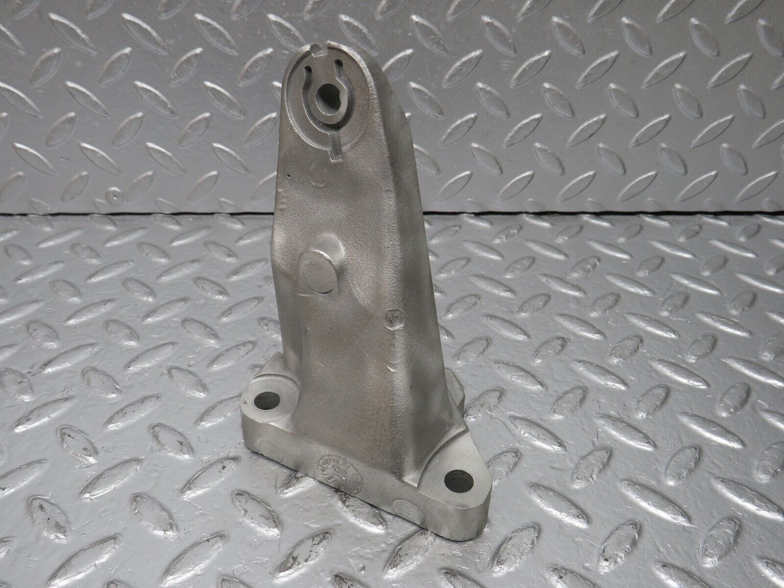 33756 Mercedes-Benz W201 190E 2.0L Engine Mount Bracket Right Side 1022234204