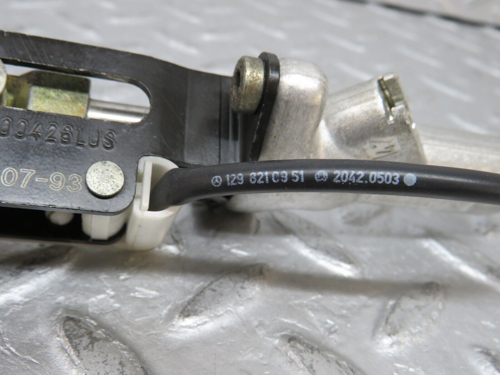 37820 Mercedes-Benz A124 320E Cabriolet Soft Top Cover Lock 1247700426 1298210951 1298001672