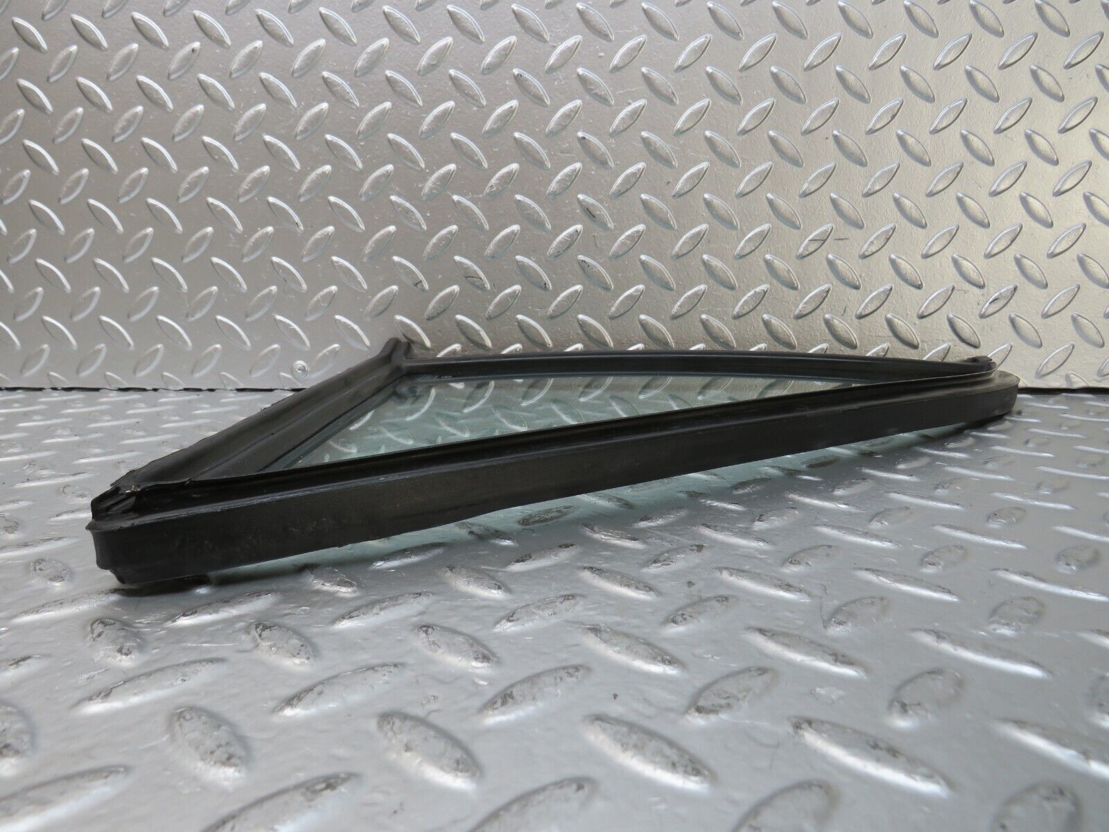 26058 Mercedes-Benz W116 450SE Rear Left Quarter Window Glass