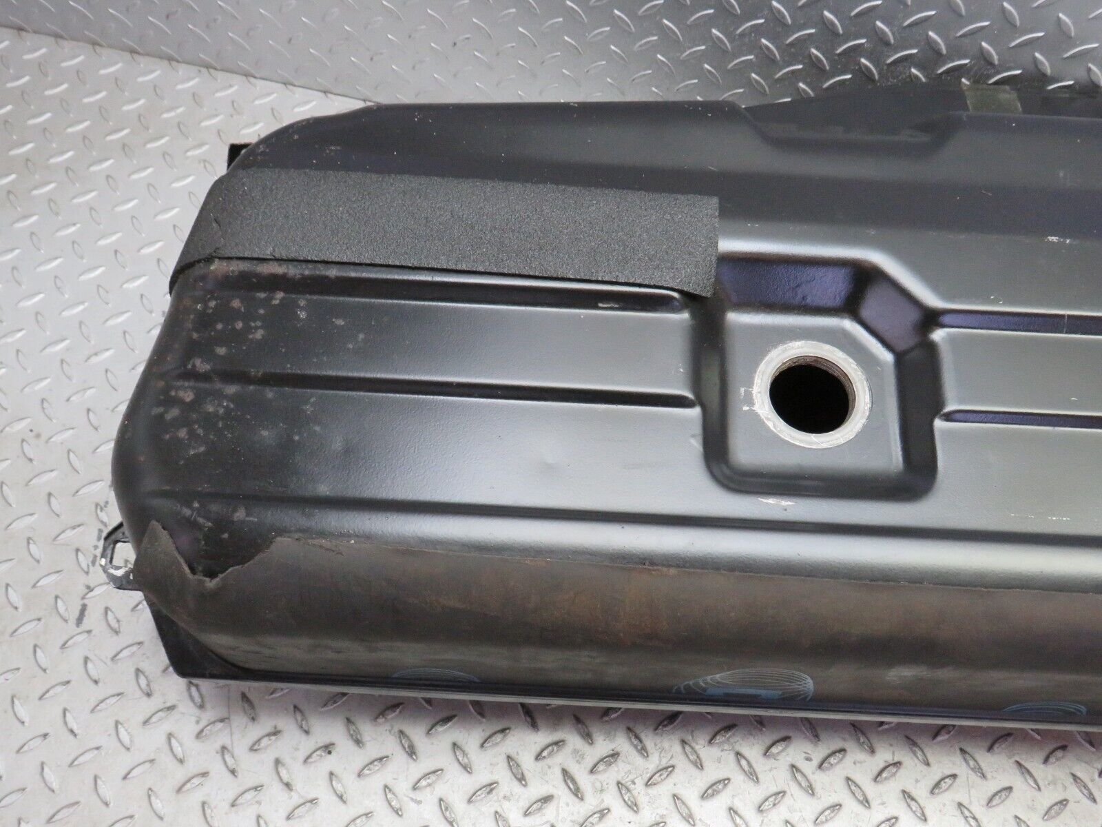 38021 Mercedes-Benz A124 320E Cabriolet Fuel Tank