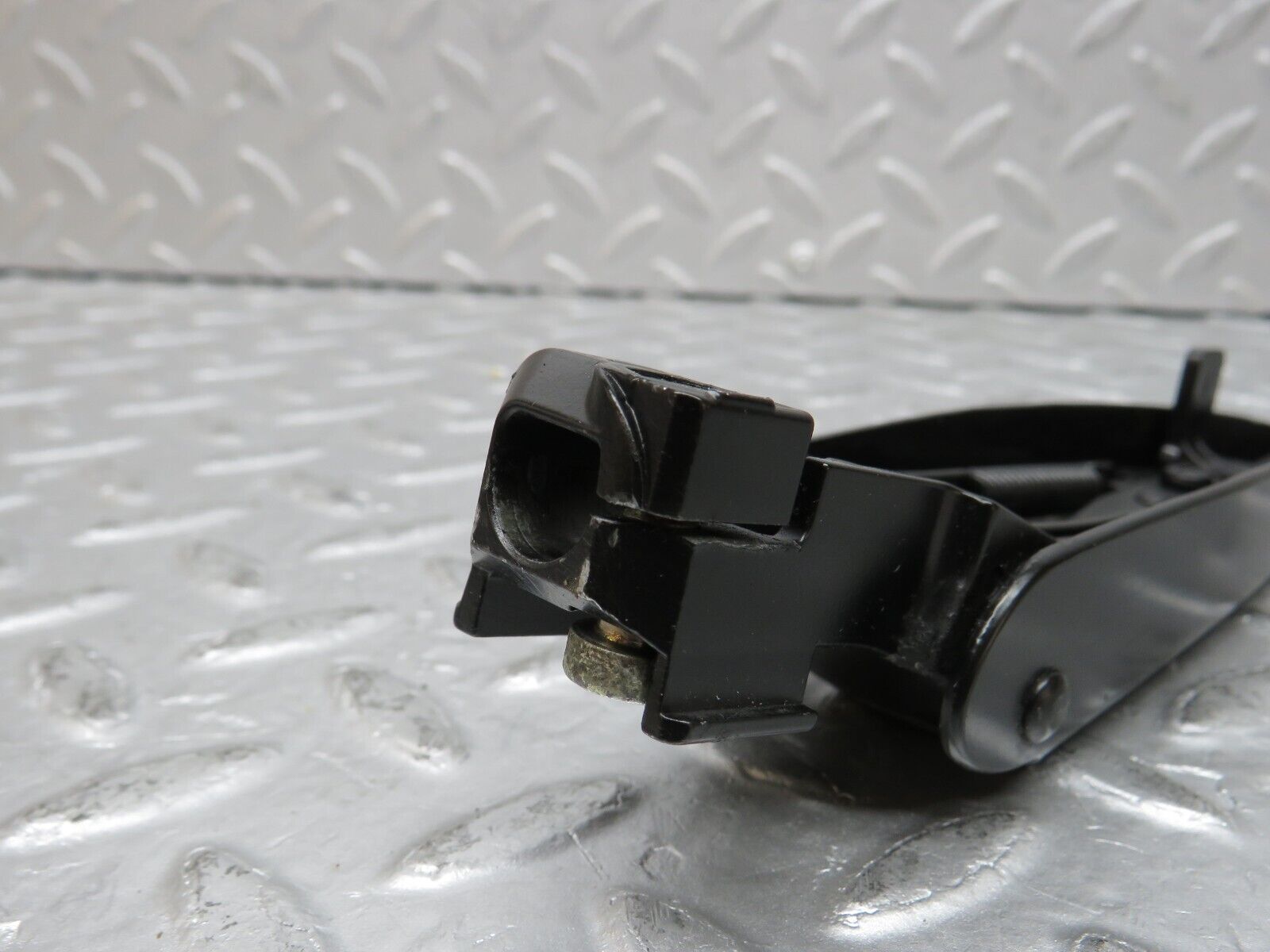 37866 Mercedes-Benz A124 320E Cabriolet Wiper Arm Bosch