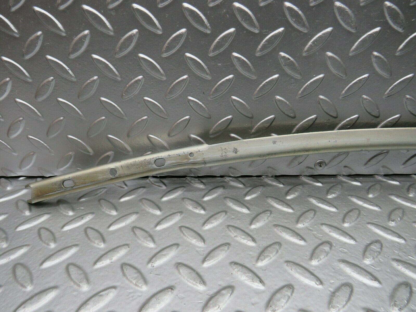 22534 Mercedes-Benz C124 E220 Coupe Left Door Window Channel
