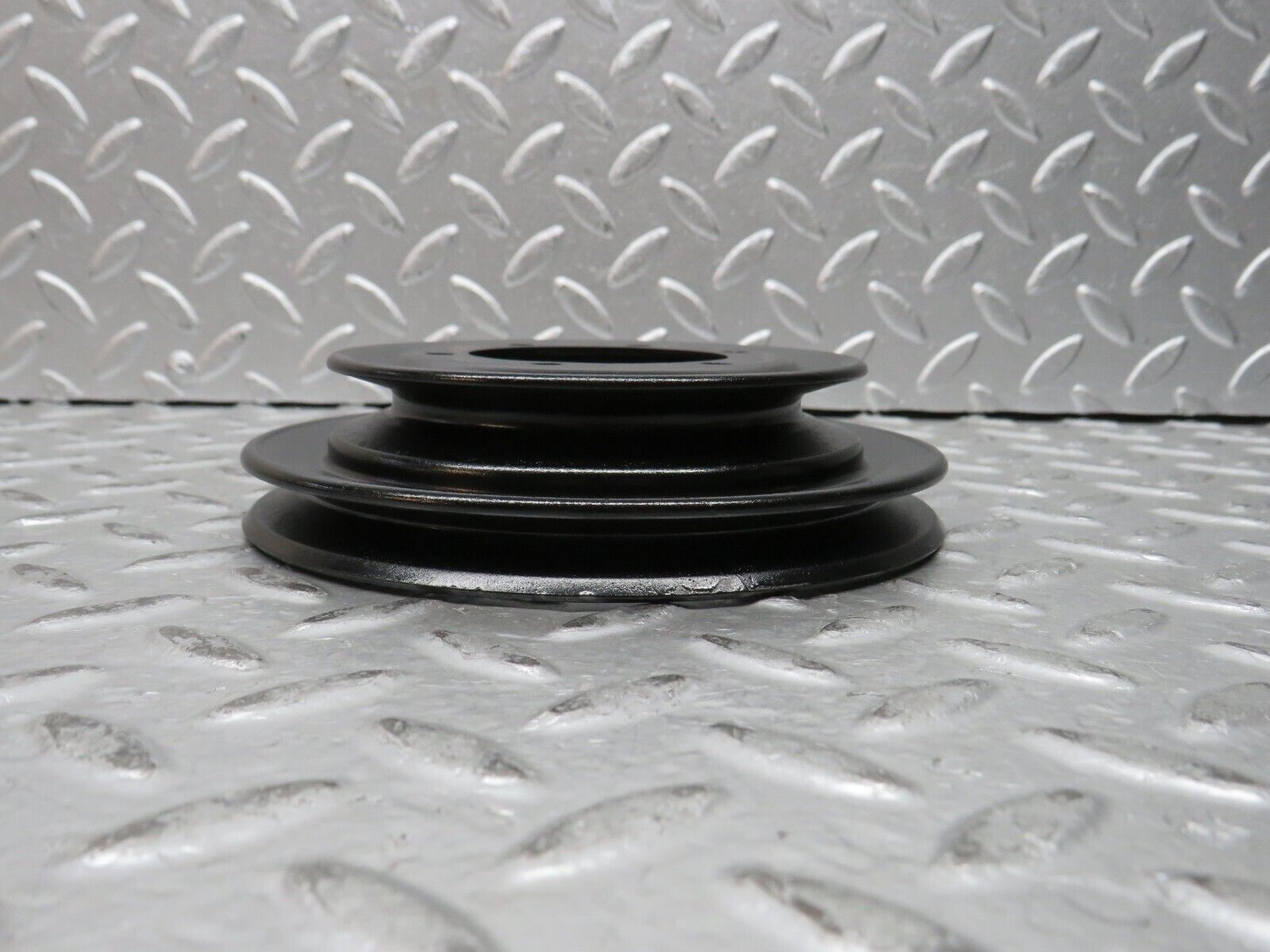 28761 Mercedes-Benz W123 230E Crankshaft Pulley 1020320404