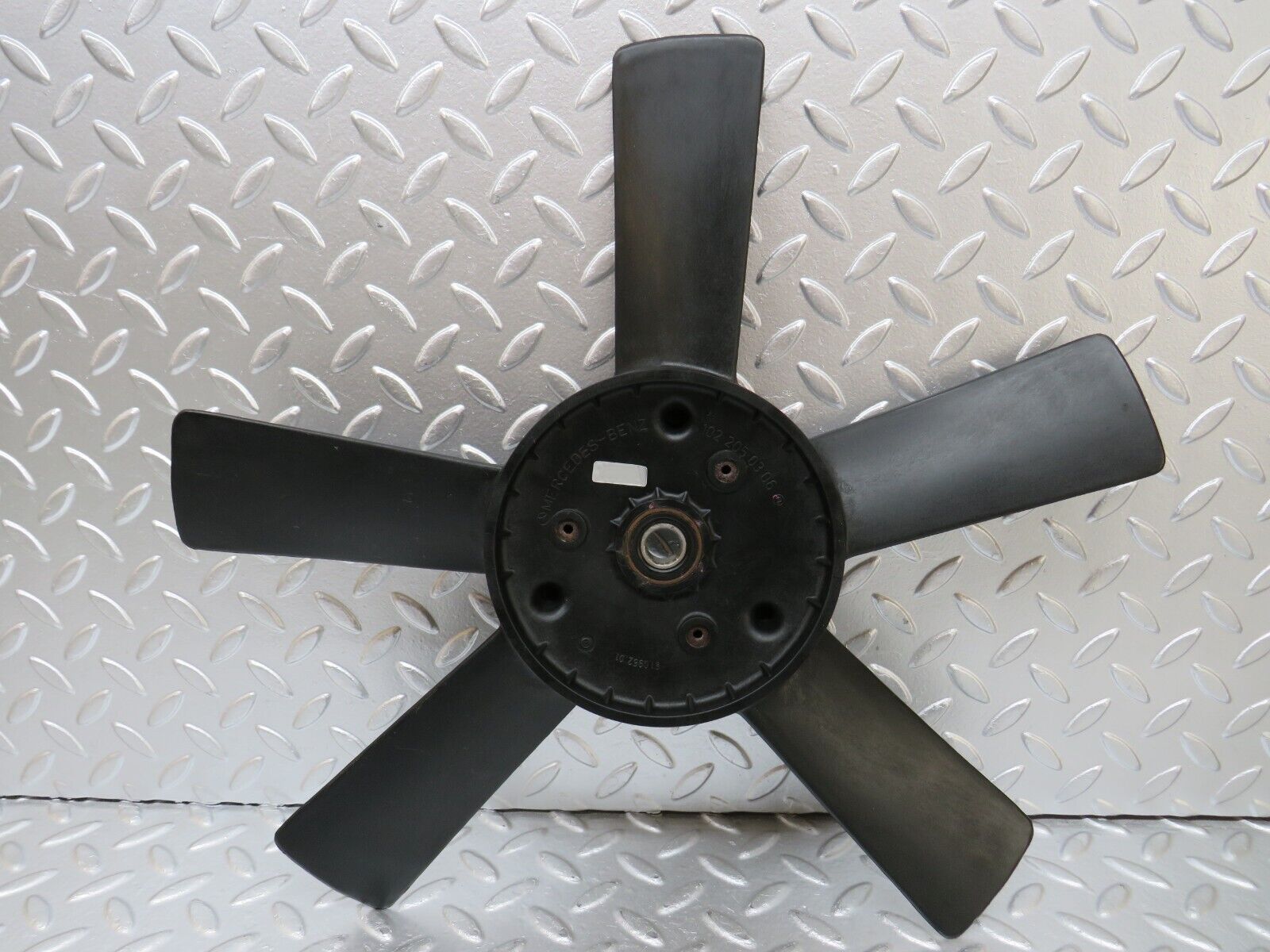 25602 Mercedes-Benz W123 200 Engine Cooling Fan 1022050306
