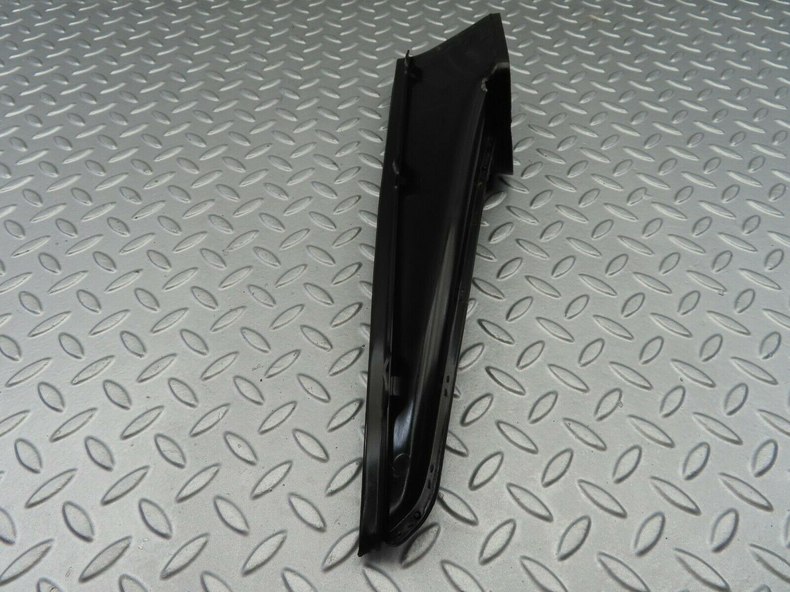 6932 Mercedes-Benz C107 350SLC Coupe Dashboard Air Vent Right Side