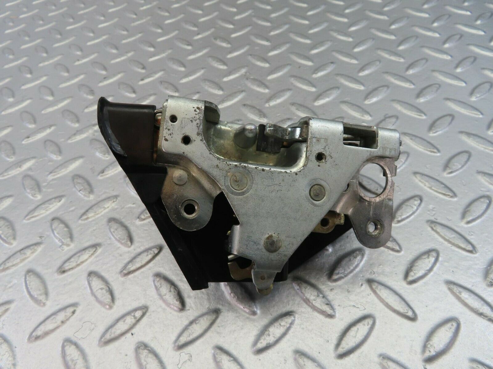 10724 Mercedes-Benz W123 230E Rear Right Door Lock Mechanism 1237330208