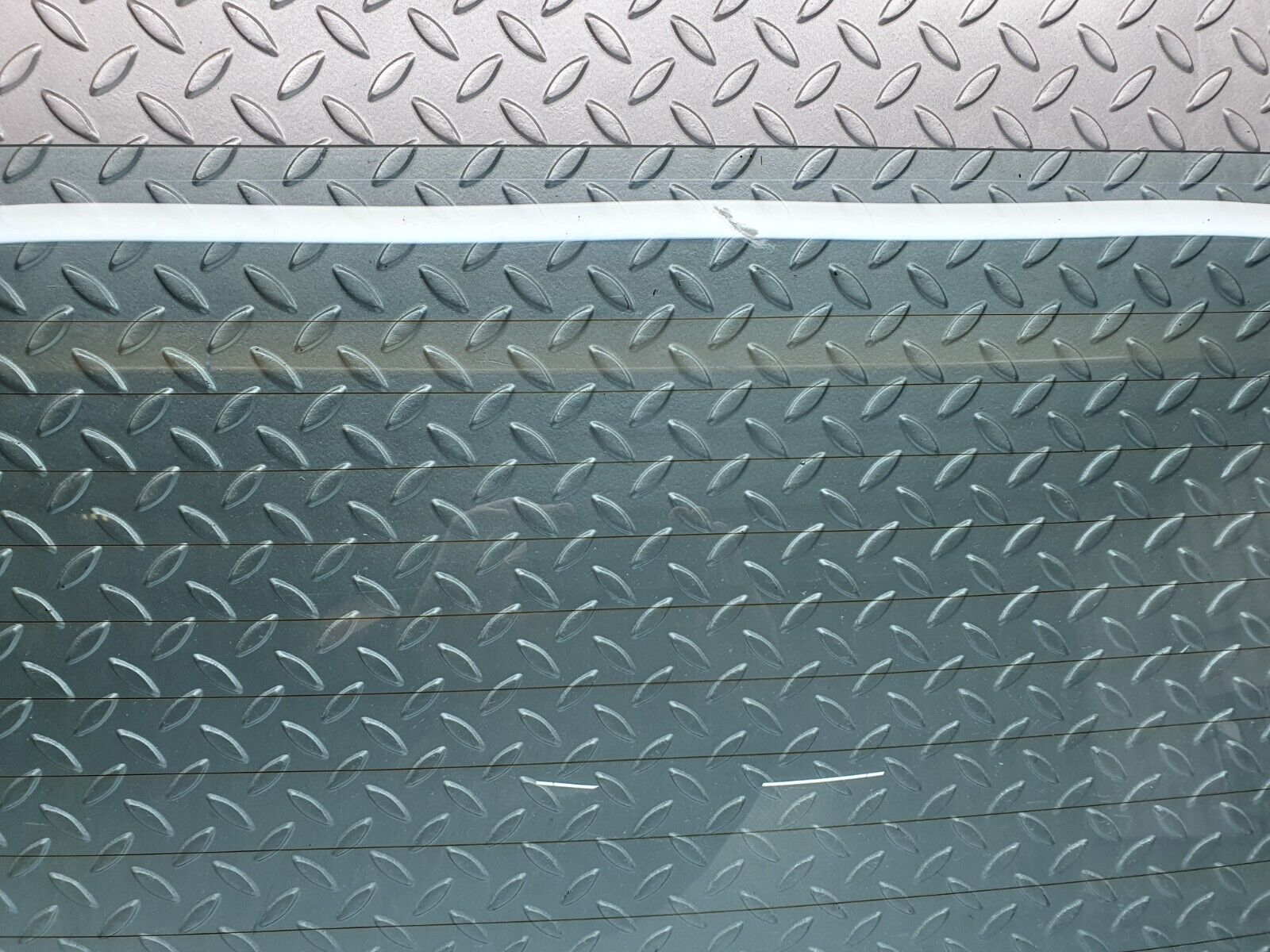 40816 Mercedes-Benz W123 300D Rear Heated Windscreen Glass