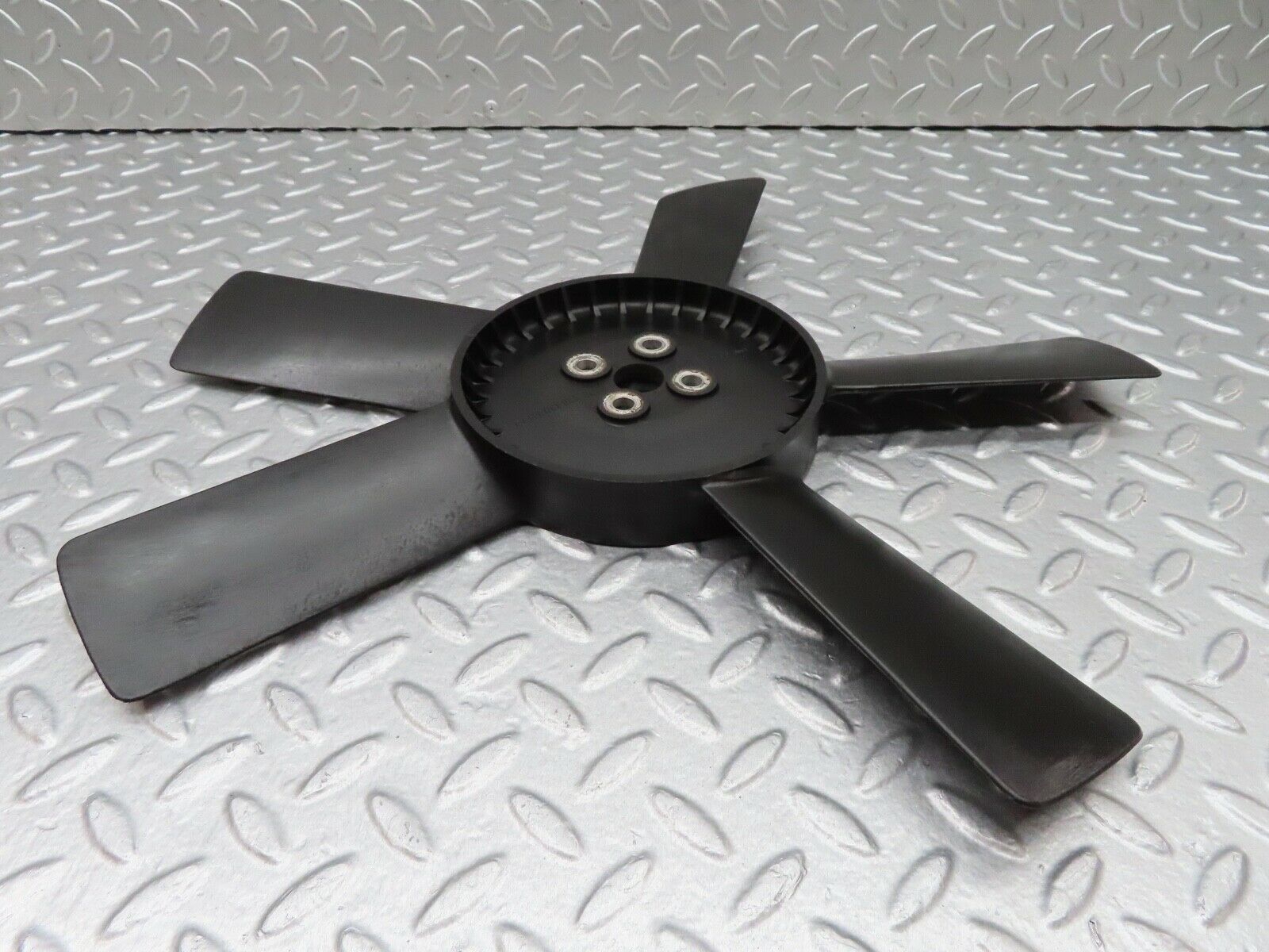 17938 Mercedes-Benz W123 200 Engine Cooling Fan 1152050406