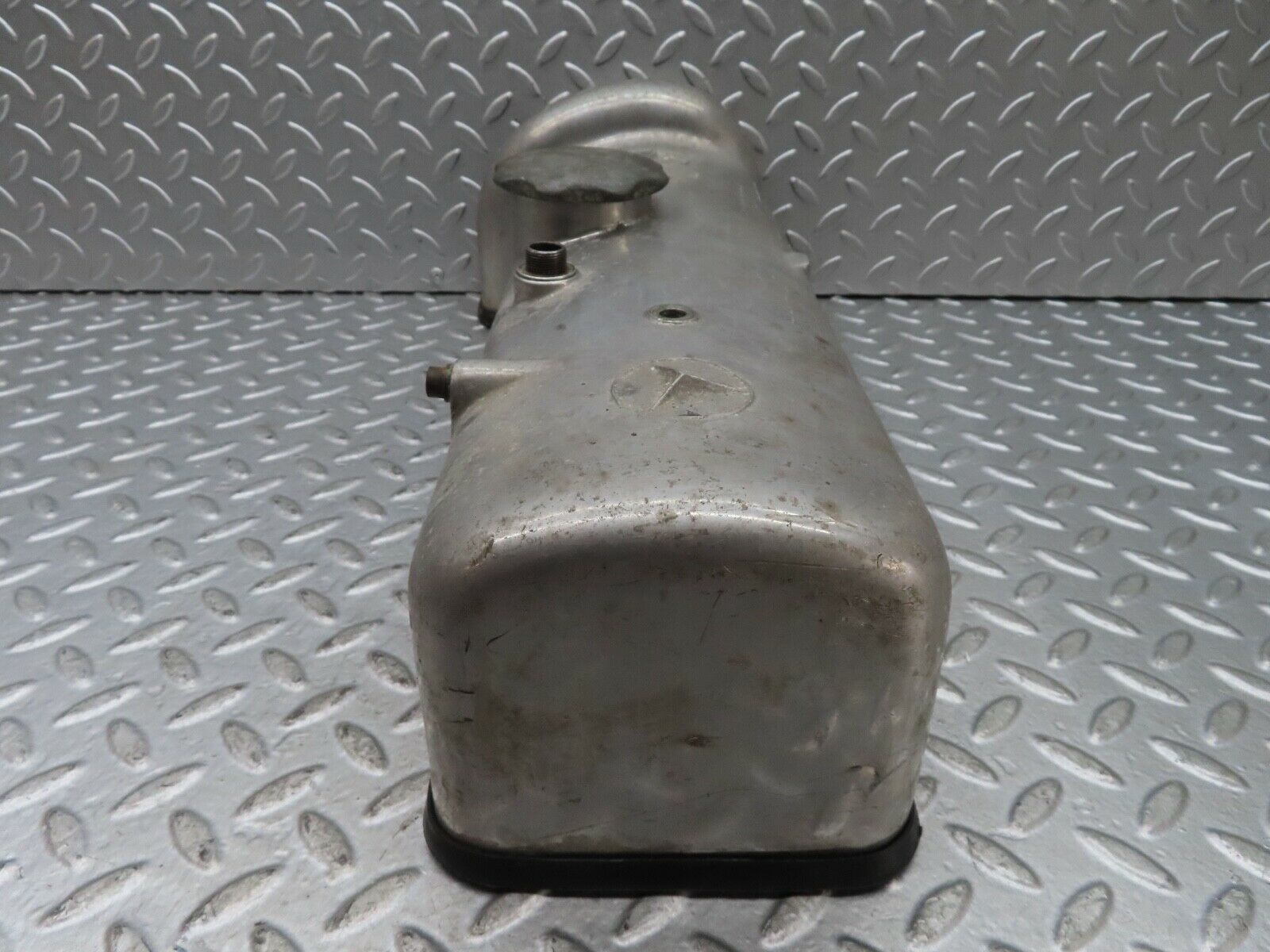 18973 Mercedes-Benz W121 190b Ponton Cylinder Head Valve Cover 1210100630