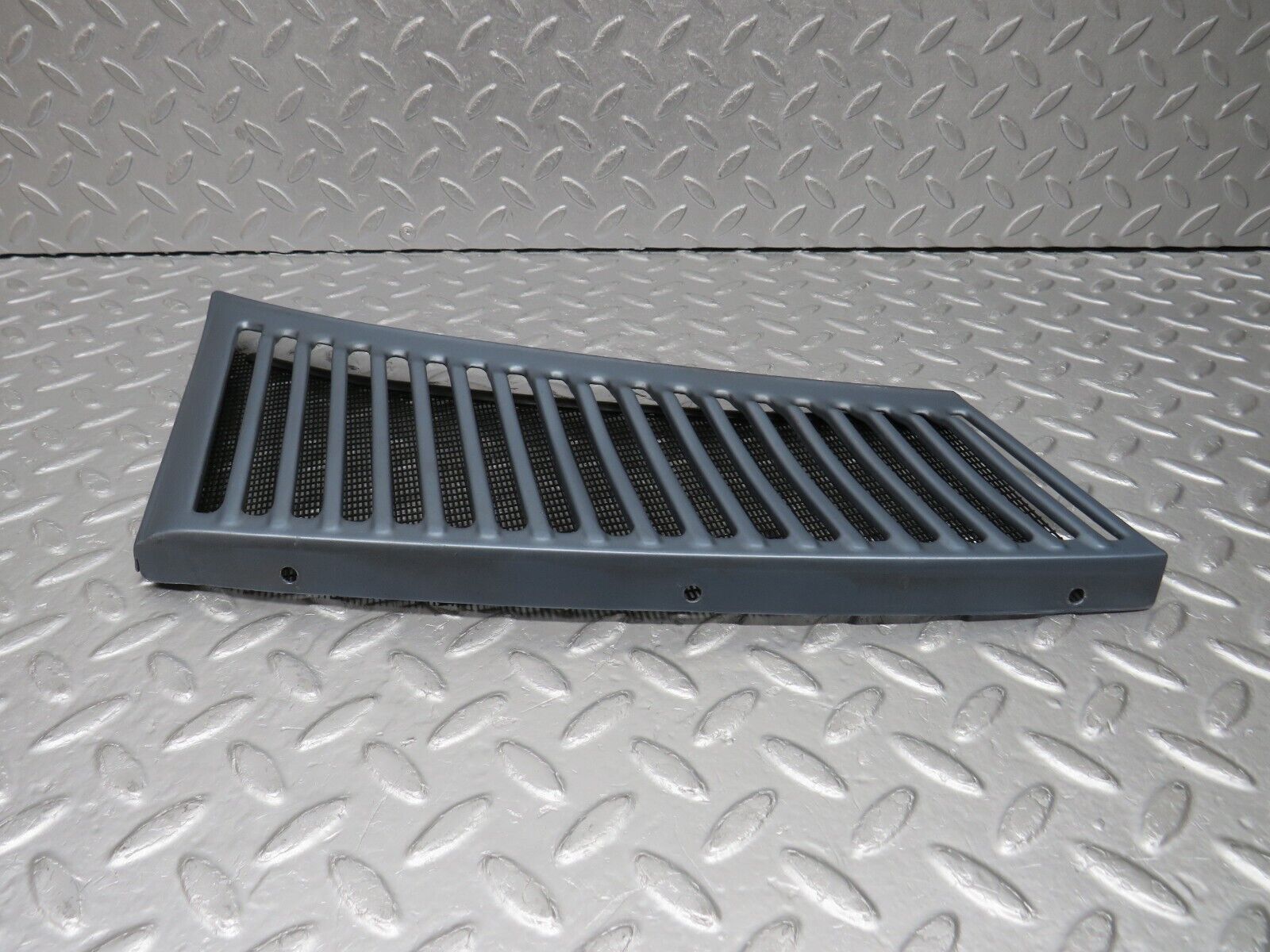 39082 Mercedes-Benz R107 500SL Coupe Air Intake Grill Right Side