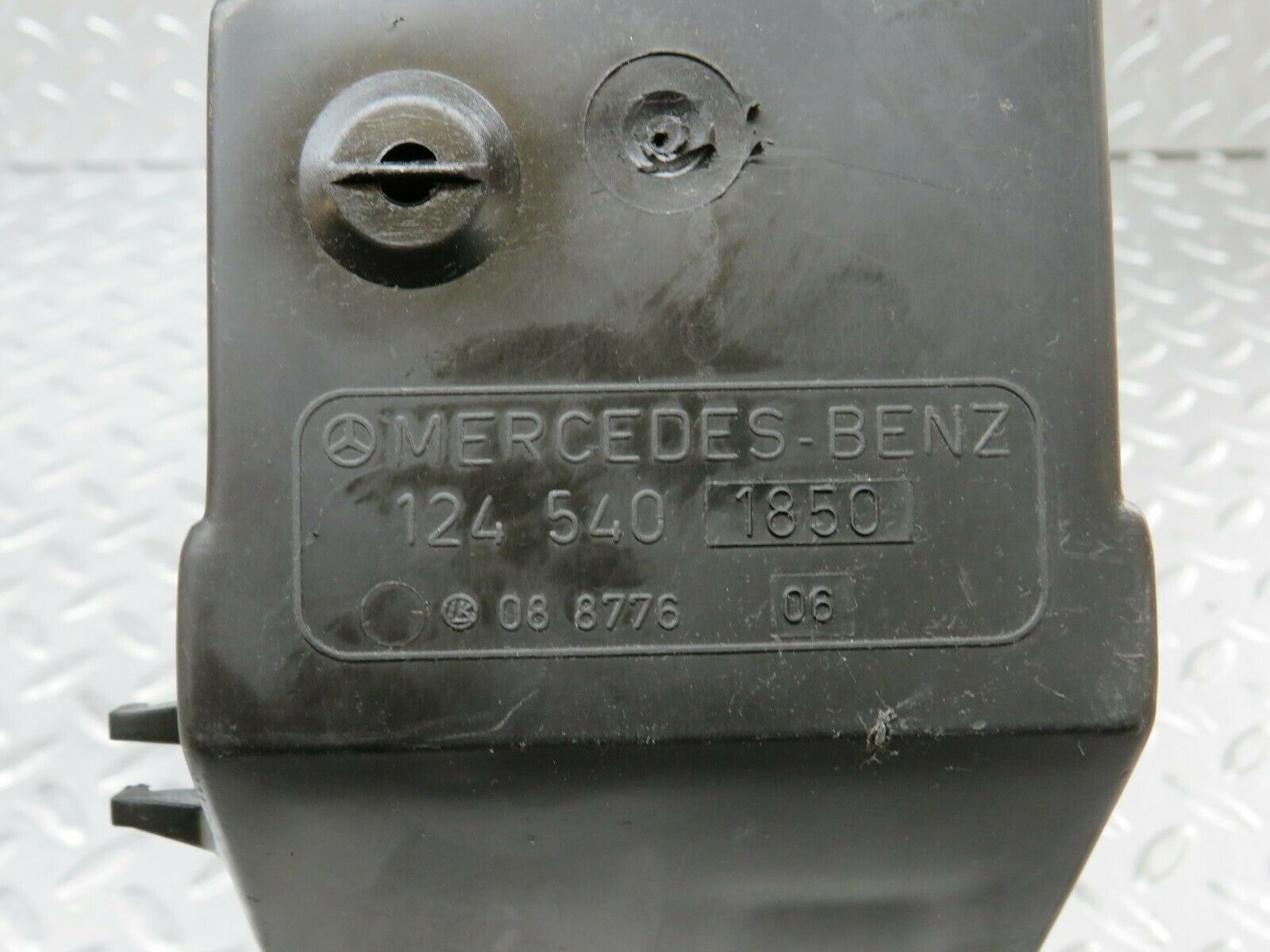 24354 Mercedes-Benz S124 220TE Wagon Fuse Box 1245401850 1245400282 1245400182