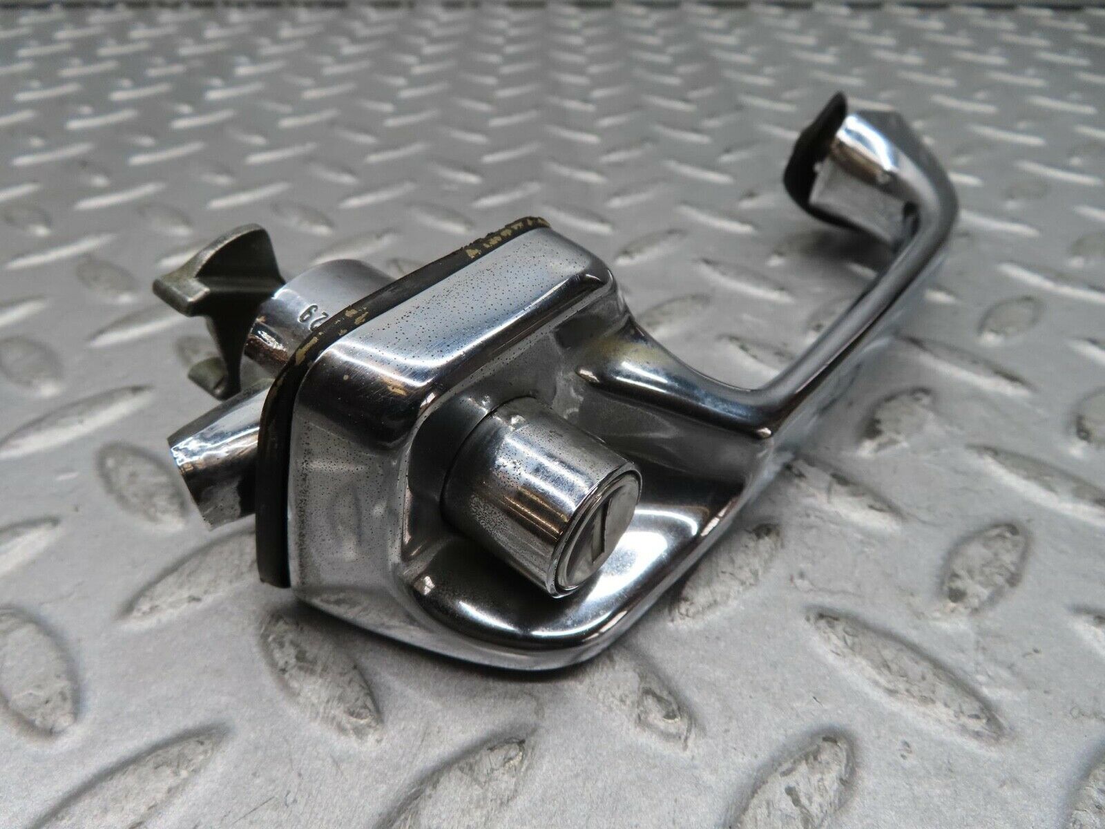 12456 Mercedes-Benz W108 Chrome Door Handle Front Left No key