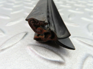 6094 Mercedes-Benz W126 380SE Inner Window Weatherstrip Seal Front Right